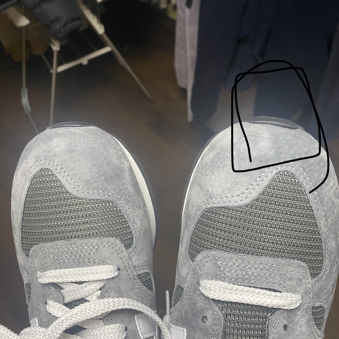 New Balance 990v1 Made in USA Grey White 착용 스타일 - 1