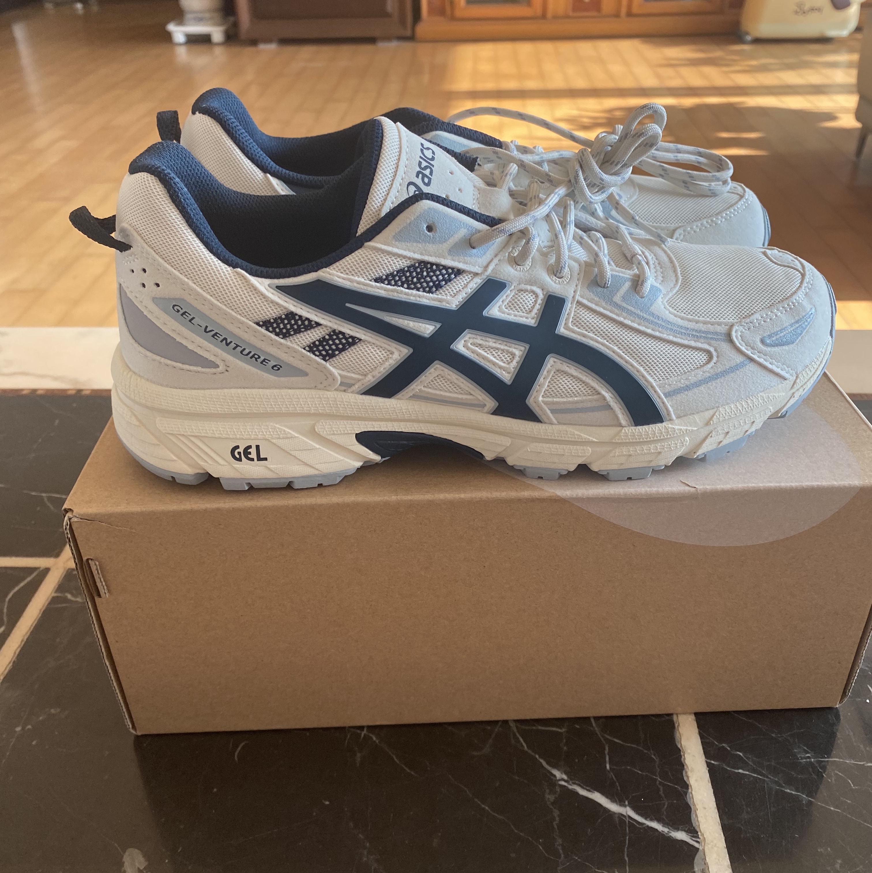 Asics Gel-Venture 6 SPS Birch French Blue 착용 스타일 - 3
