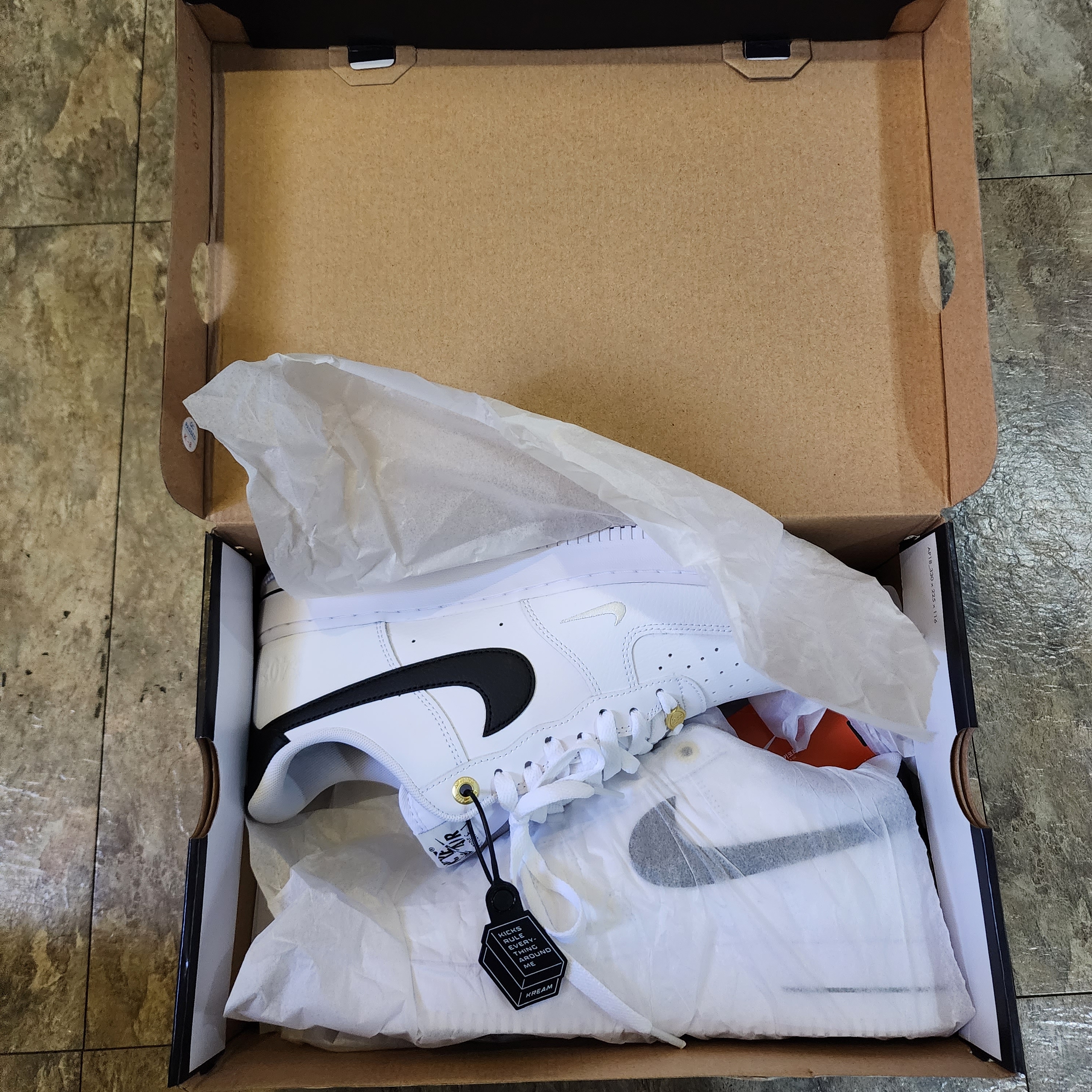 Nike Air Force 1 '07 LV8 40th Anniversary Join Forces White Black 착용 스타일