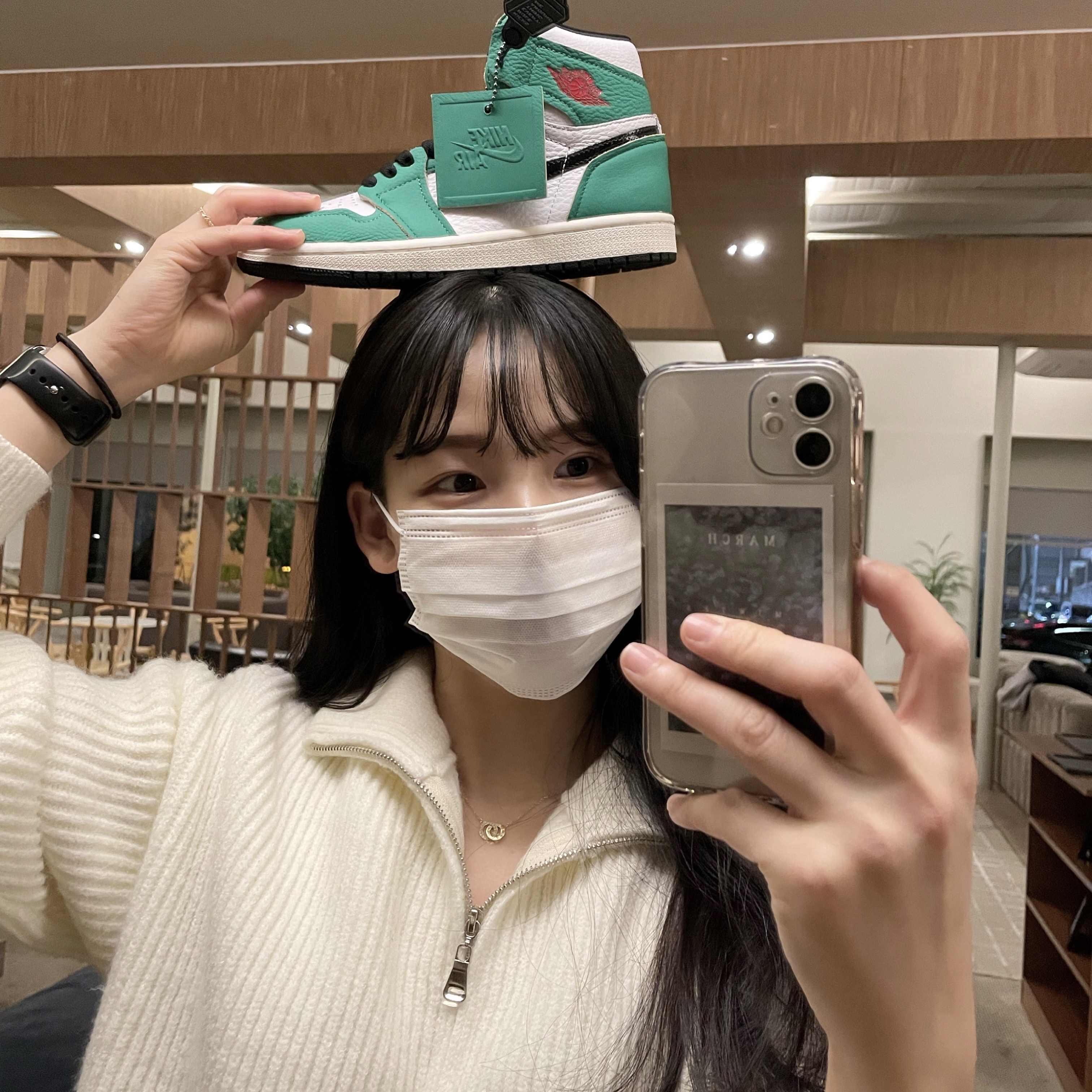 (W) Jordan 1 Retro High OG Lucky Green 착용 스타일 - 1