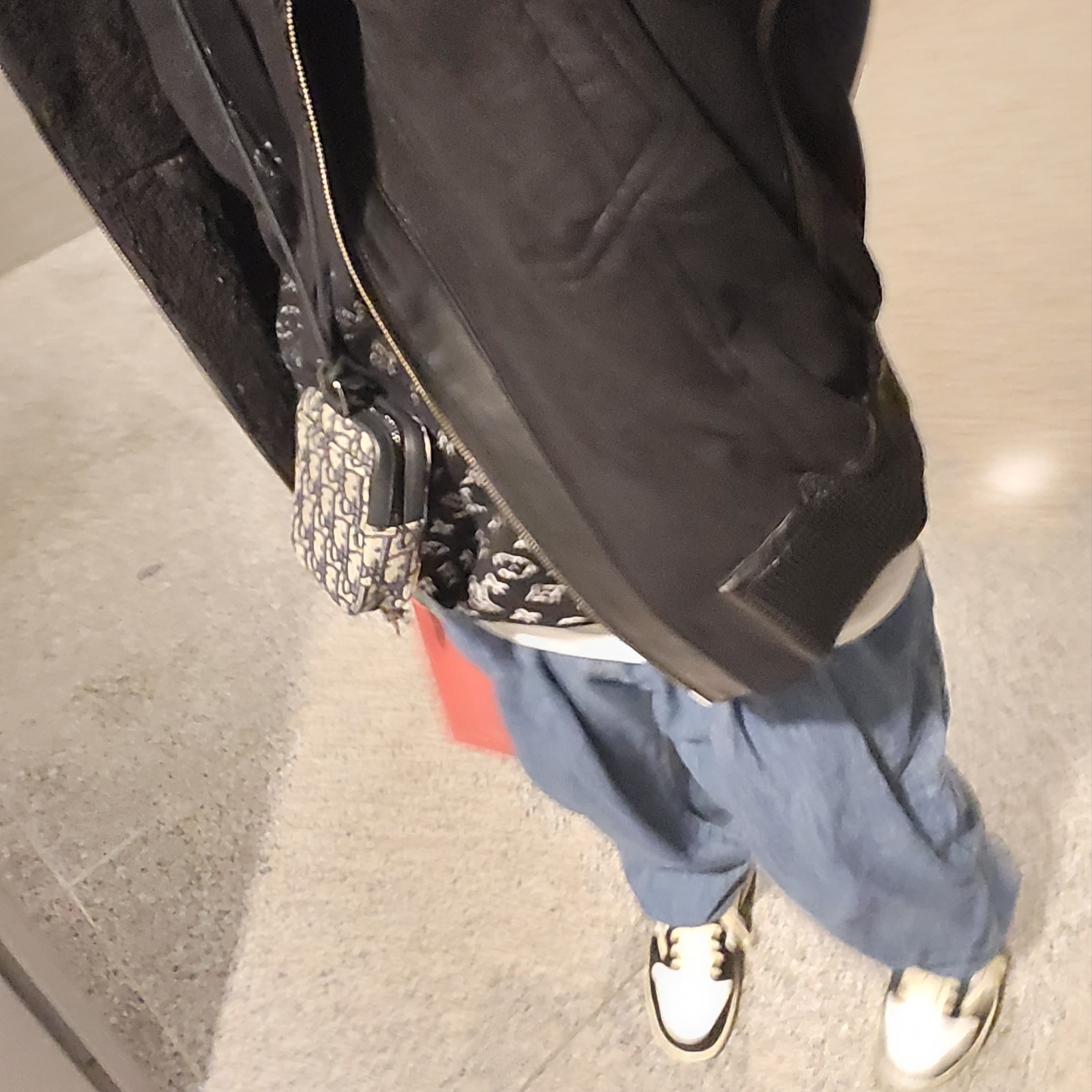 Louis Vuitton Monogram Gradient Hoodie Black, Jordan 1 x Travis Scott x Fragment Retro Low OG SP Military Blue 착용 스타일 - 2