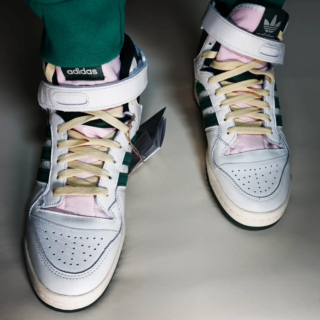 Adidas Forum 84 High Off White Team Dark Green 착용 스타일 - 3