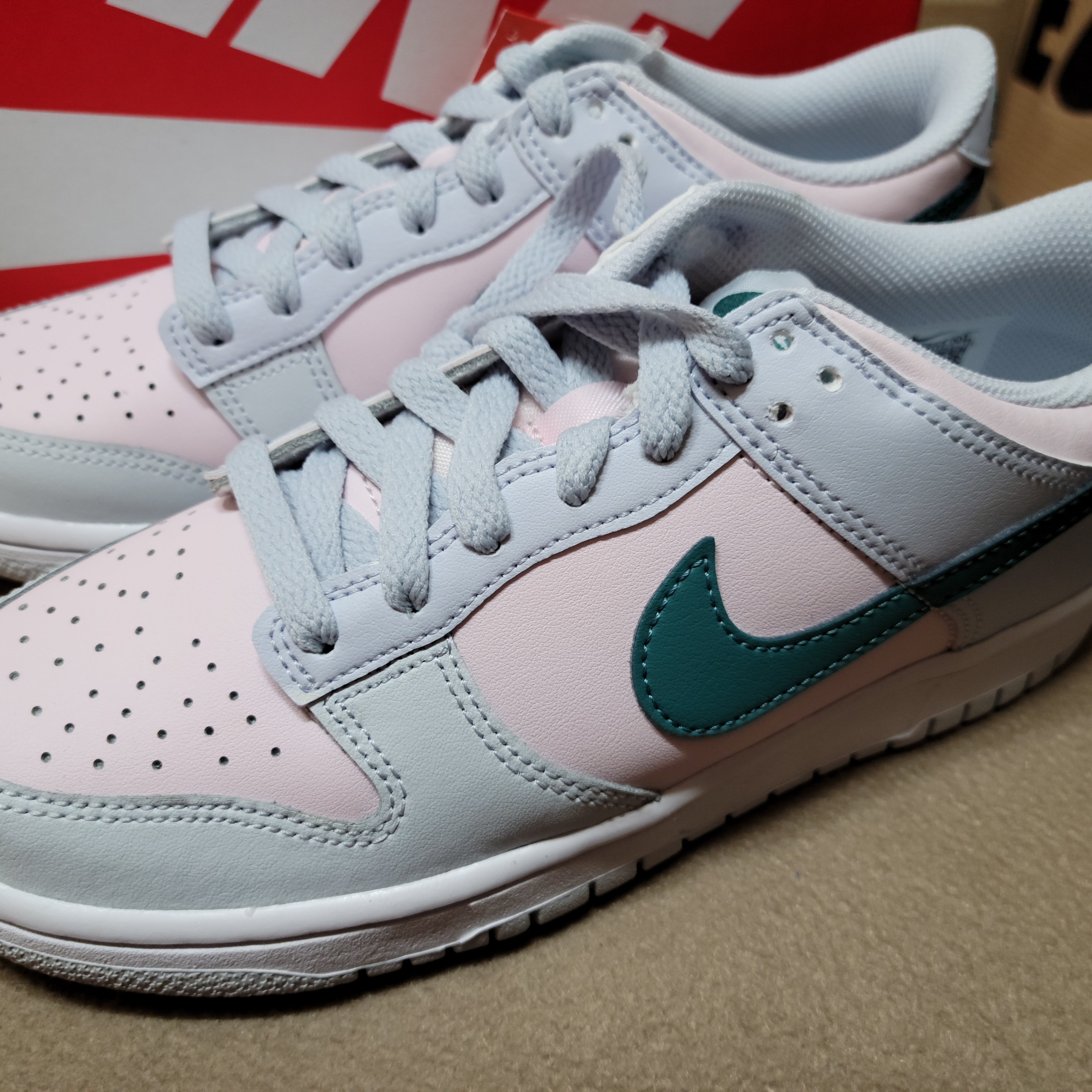 (GS) Nike Dunk Low Football Grey Mineral Teal 착용 스타일