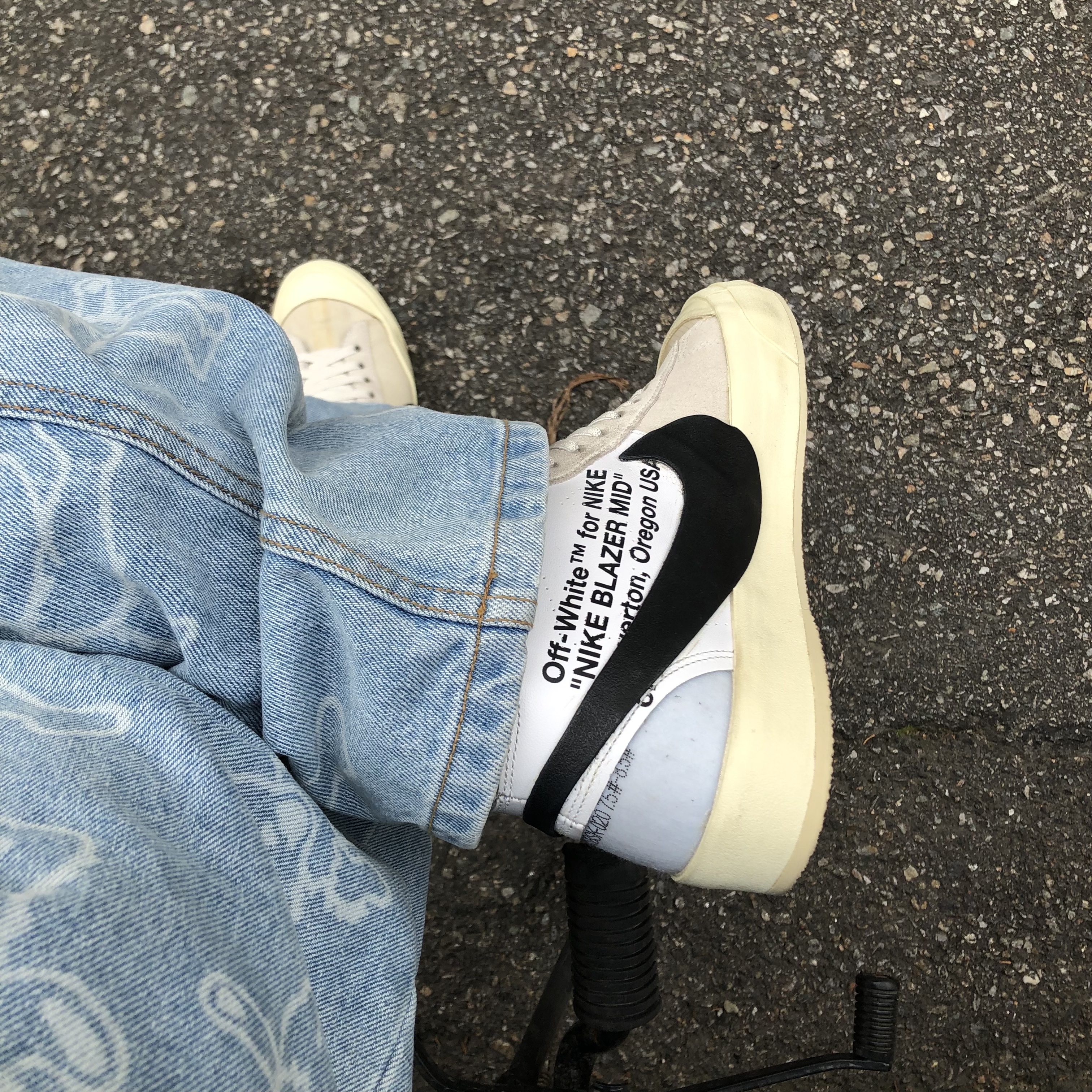 Nike x Off-White Blazer Mid Off-White All Hallow's Eve, Nike x Off-White Blazer Mid Grim Reaper Black 착용 스타일 - 2