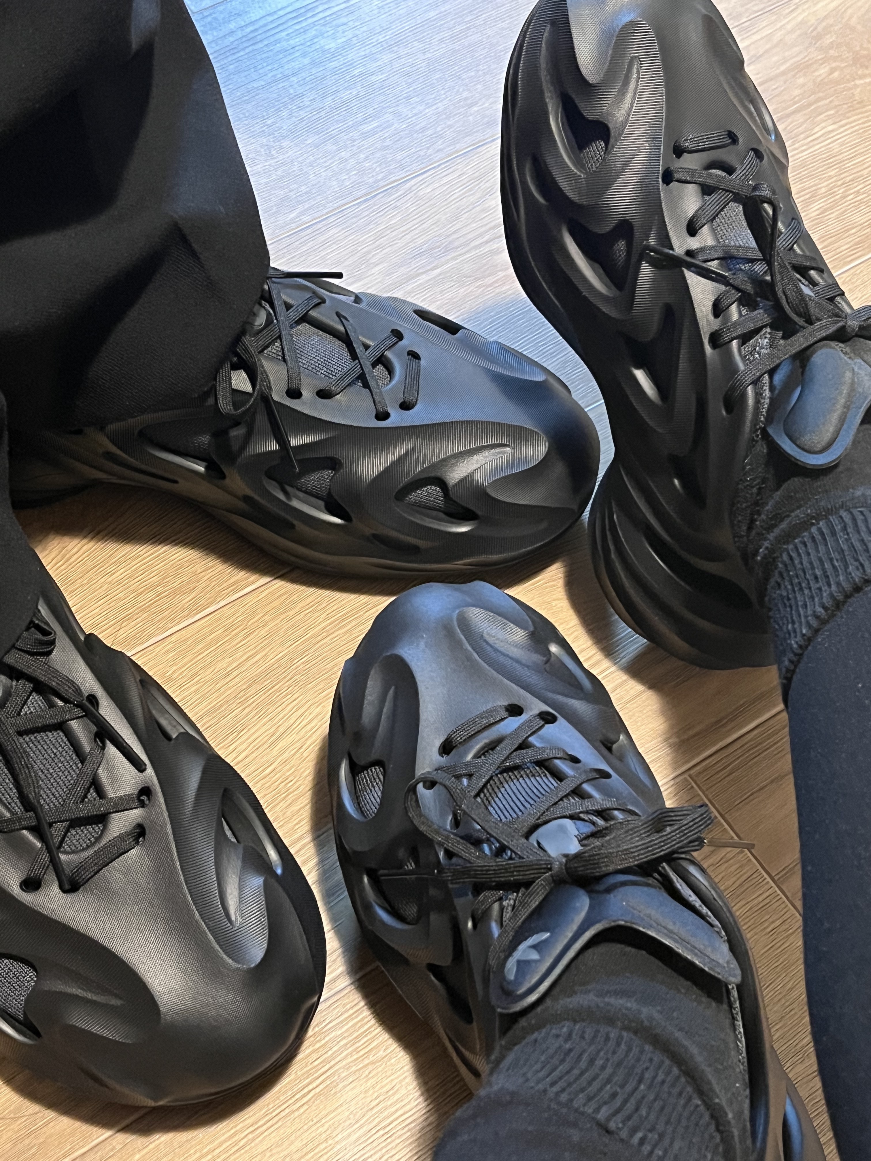 Adidas Adifom Q Core Black Carbon 착용 스타일
