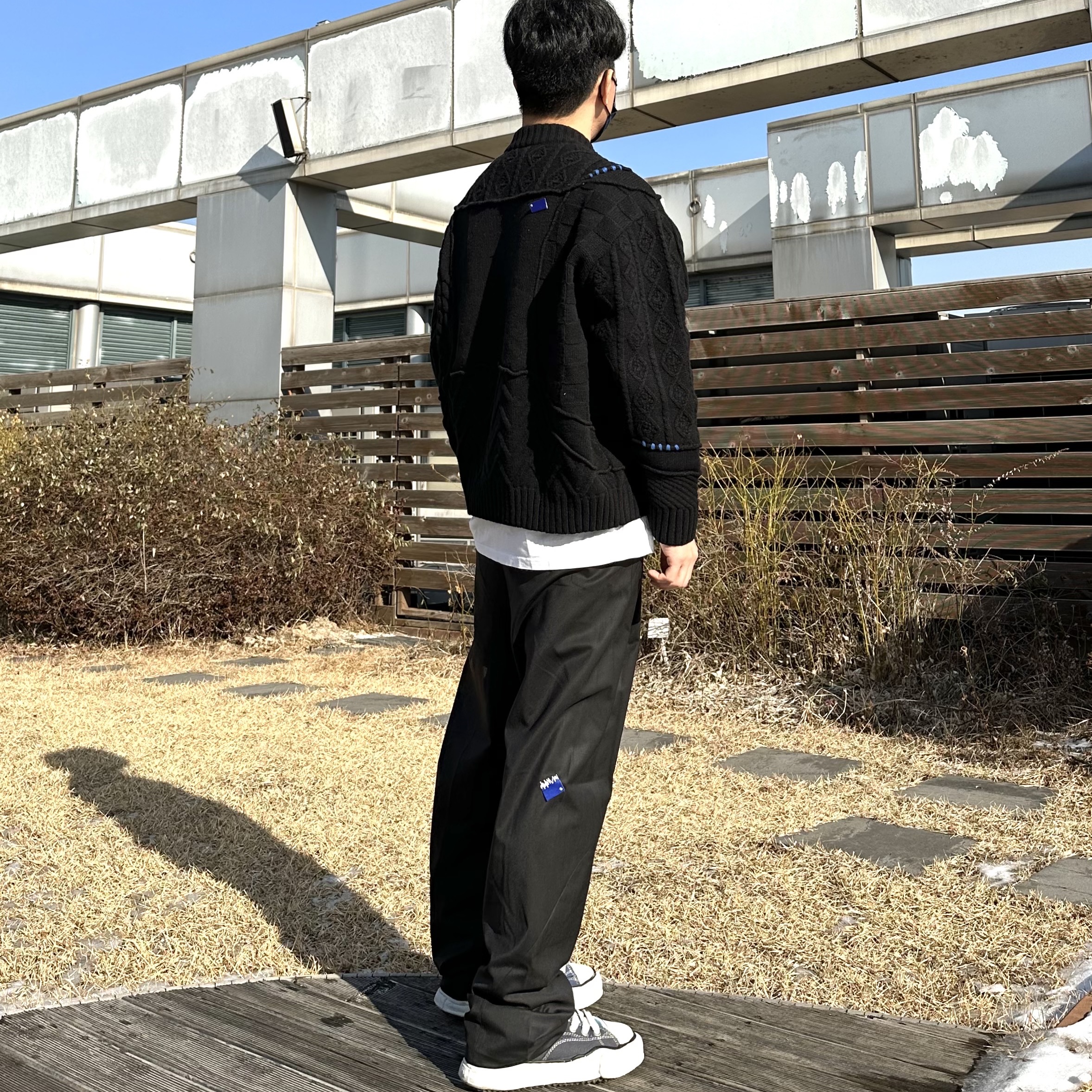 Zara x Ader Error Tapered Trousers Black, Zara x Ader Error Patchwork Oversize Knit Sweater Black 착용 스타일 - 2