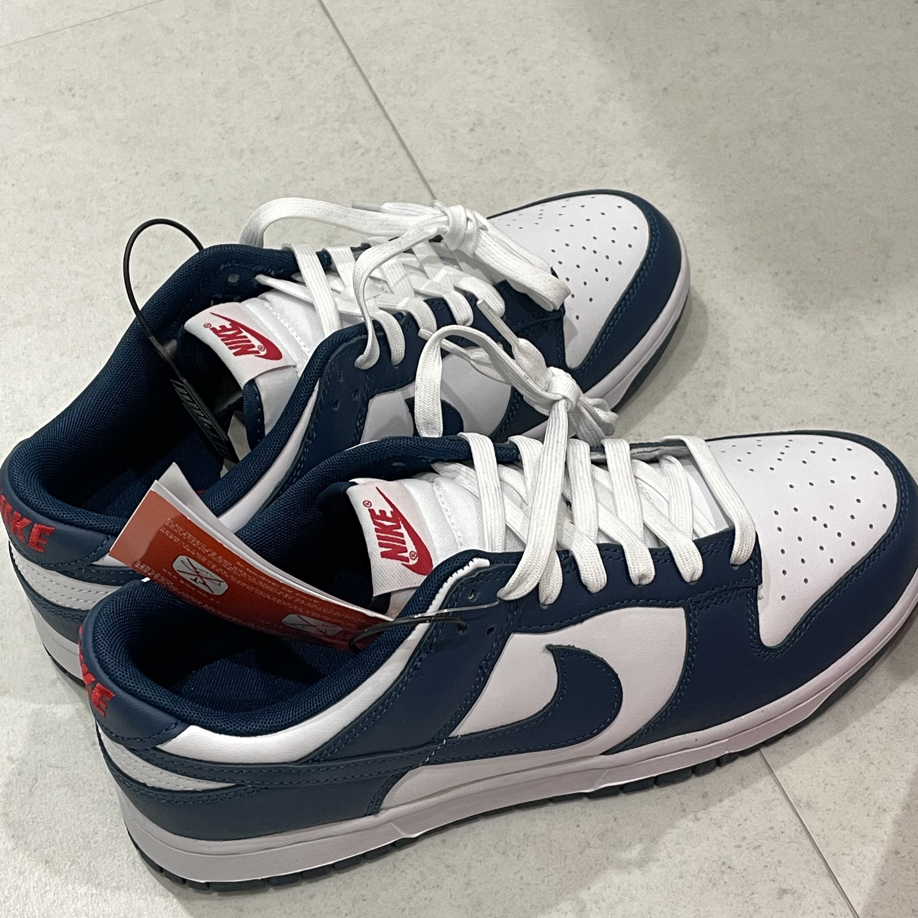 Nike Dunk Low Retro Valerian Blue, Jordan 1 Low Cherrywood Red 착용 스타일 - 1