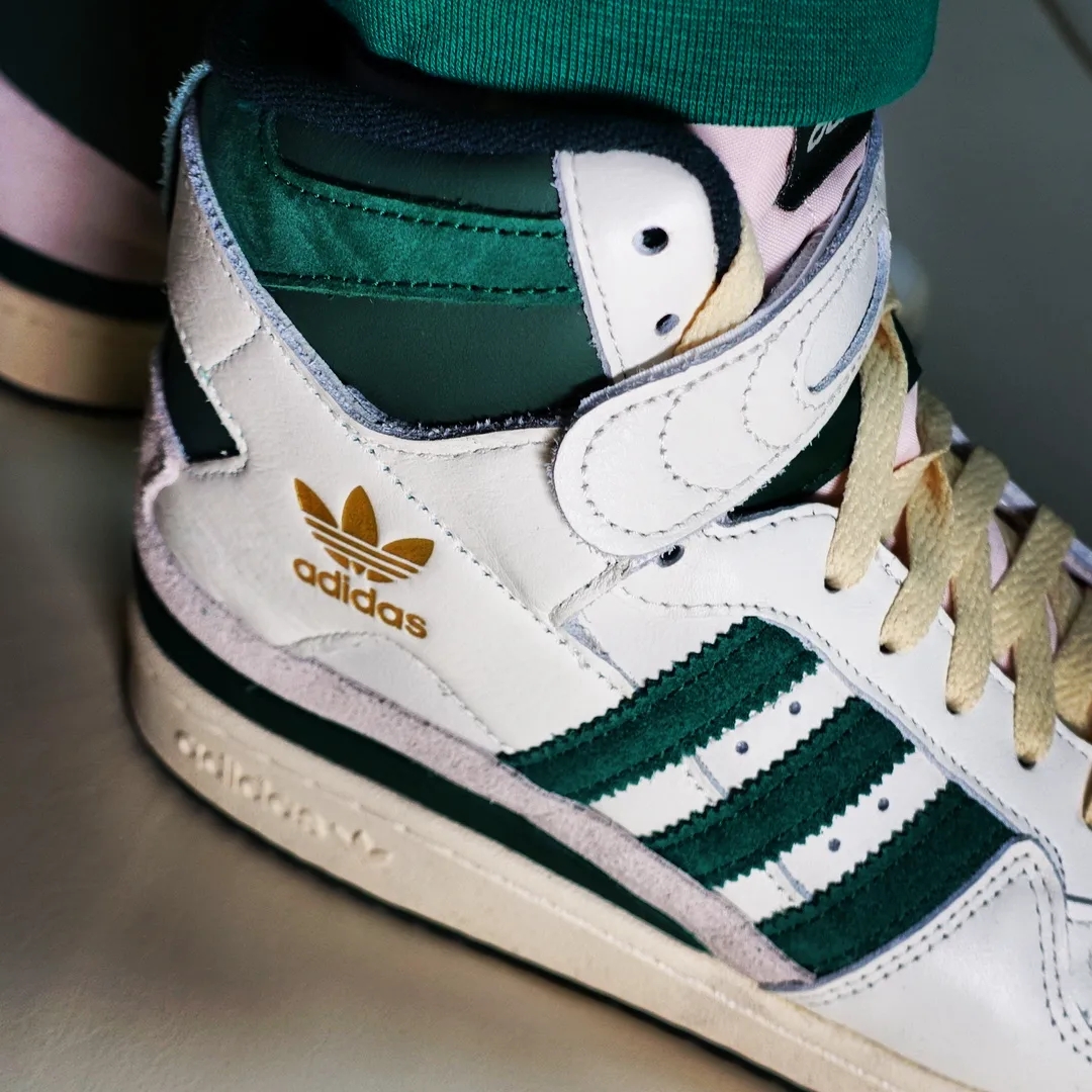 Adidas Forum 84 High Off White Team Dark Green 착용 스타일 - 4