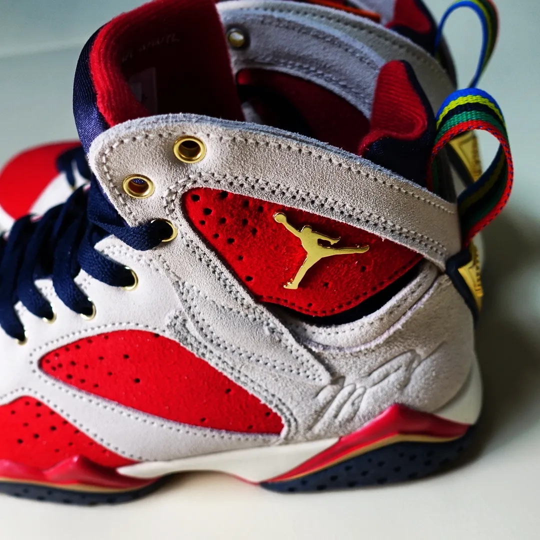 Jordan 7 x Trophy Room Retro SP True Red and Obsidian 착용 스타일 - 5