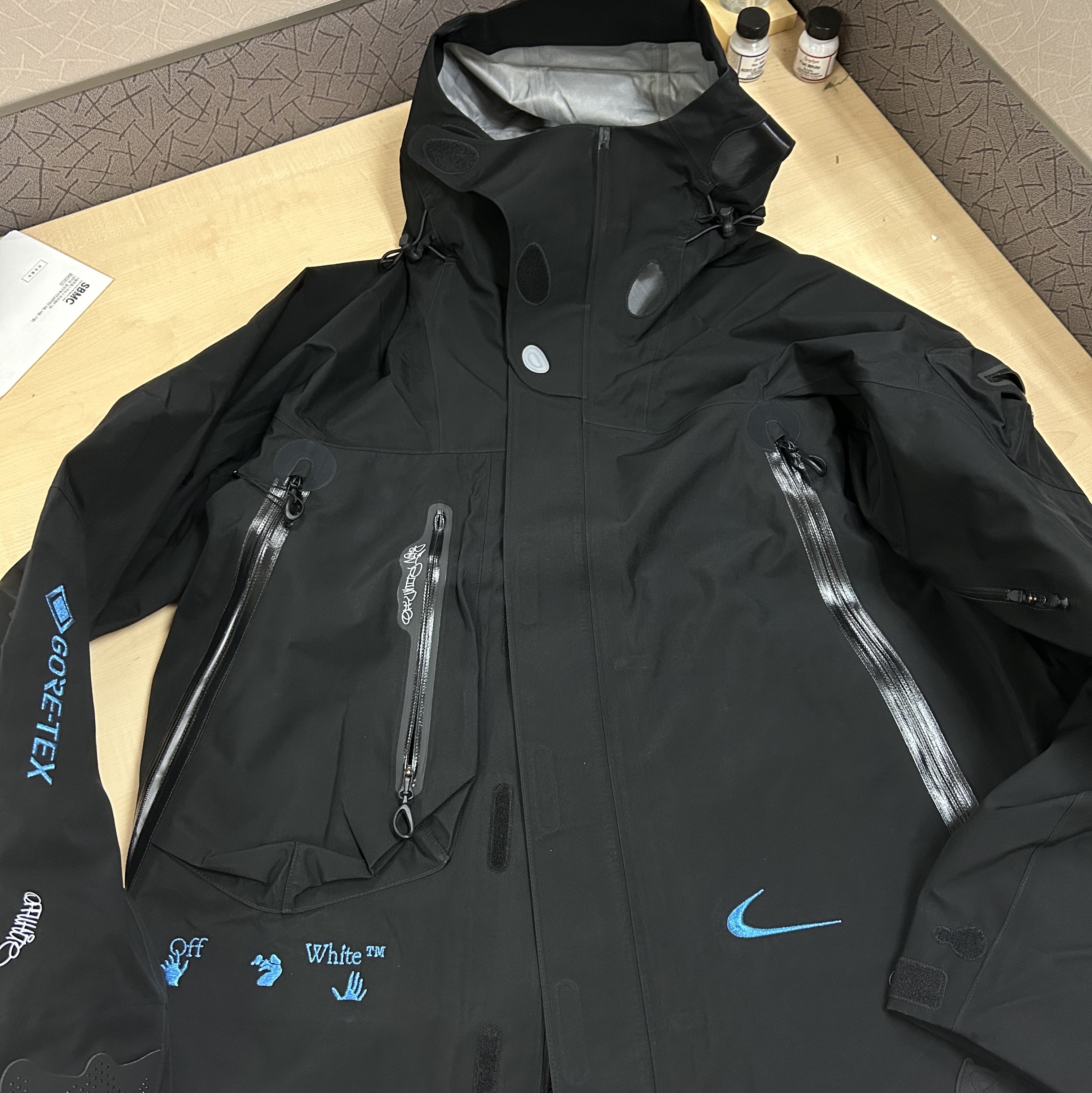 Nike x Off-White NRG Gore-Tex Jacket Black - Asia, Supreme x Nike Arc Corduroy 6-Panel Black - 22SS 착용 스타일 - 2