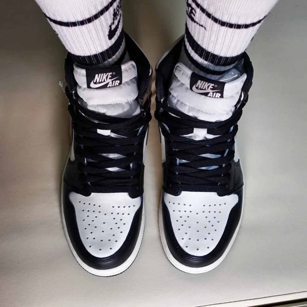 Jordan 1 Retro High OG Black Mocha 착용 스타일 - 3