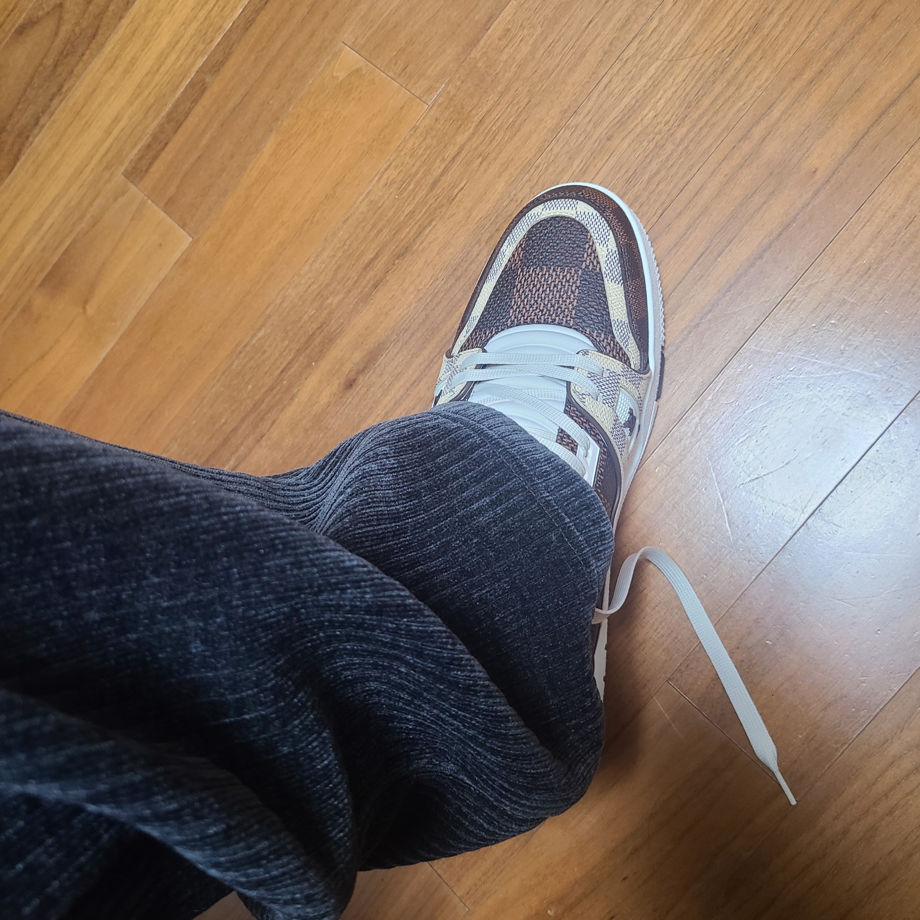 Louis Vuitton LV Trainer Sneakers Damier Ebene 착용 스타일 - 2