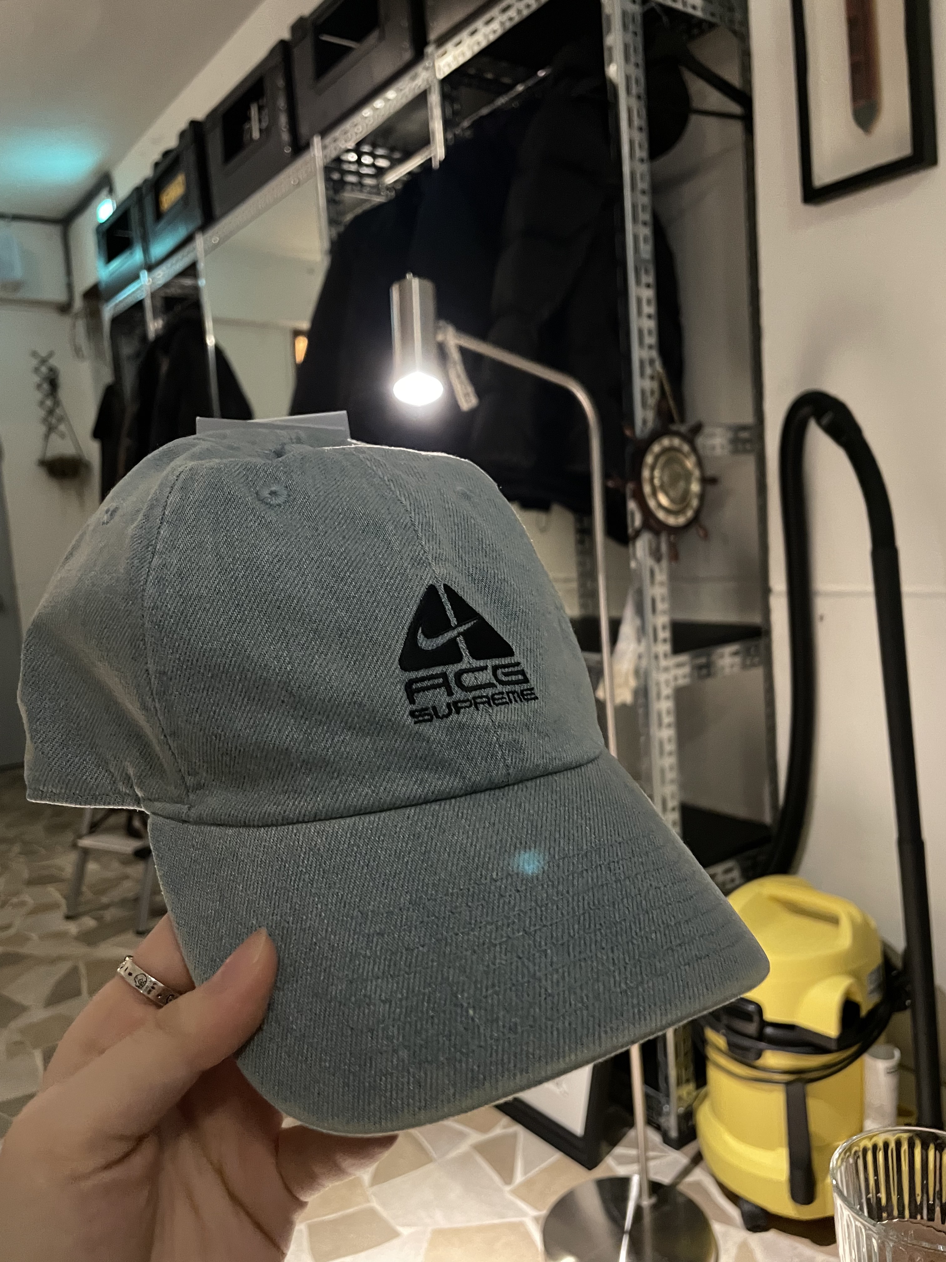 Supreme x Nike ACG Denim 6-Panel Washed Blue - 22FW 착용 스타일 - 2