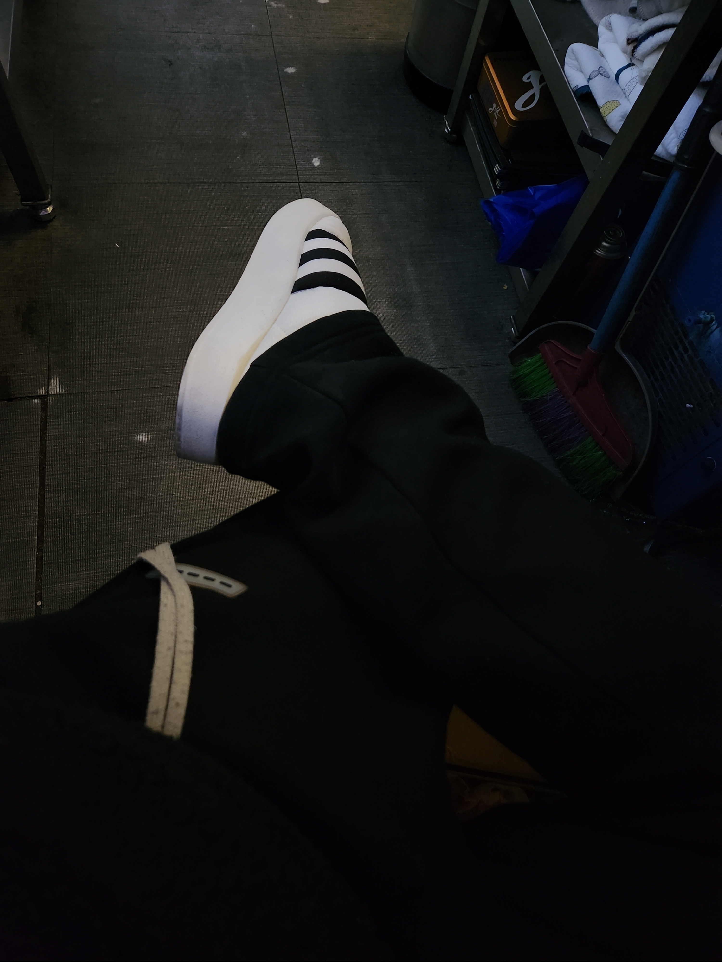 Adidas Puffylette Off White 착용 스타일