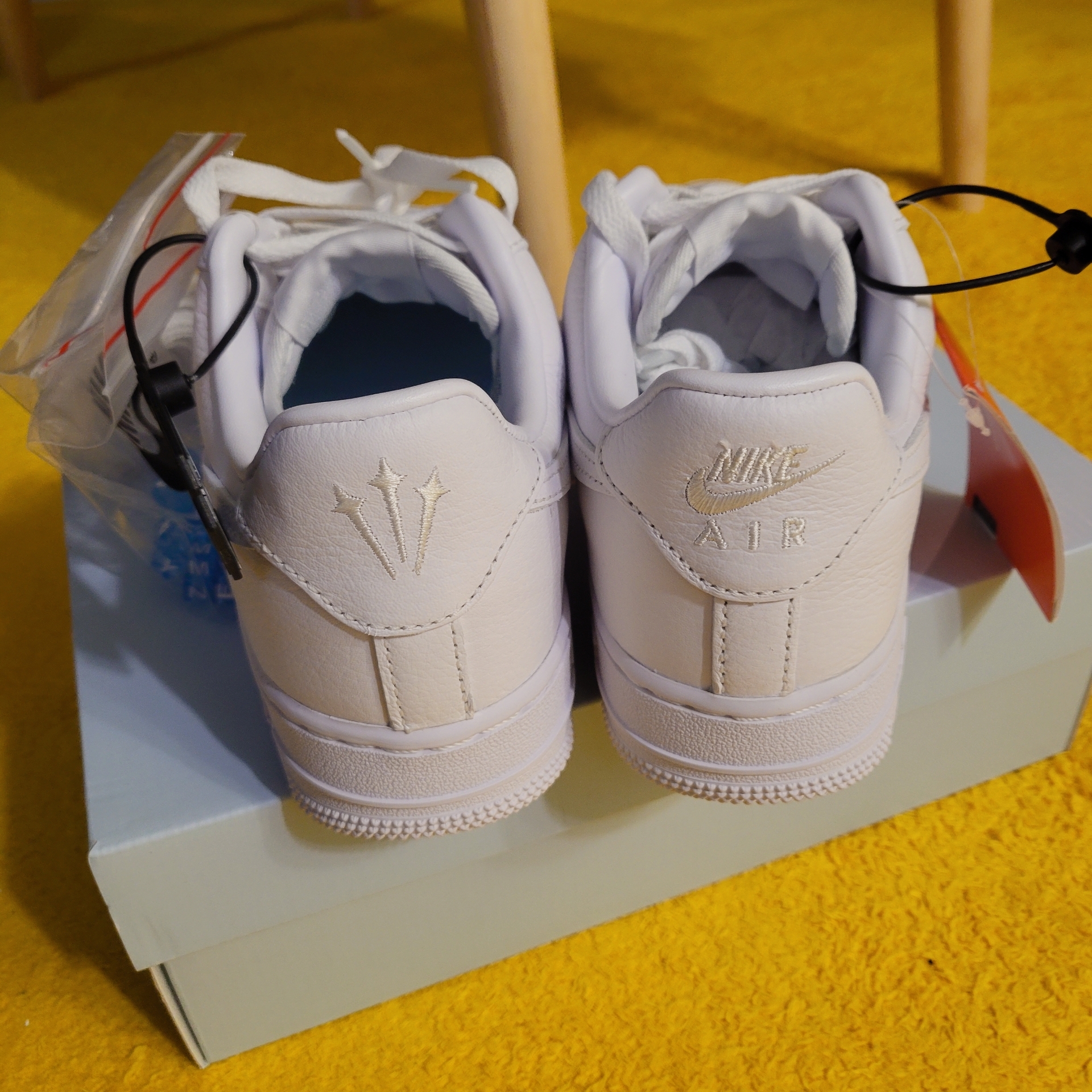 Nike x Drake Nocta Air Force 1 Low SP Certified Lover Boy White 착용 스타일 - 3