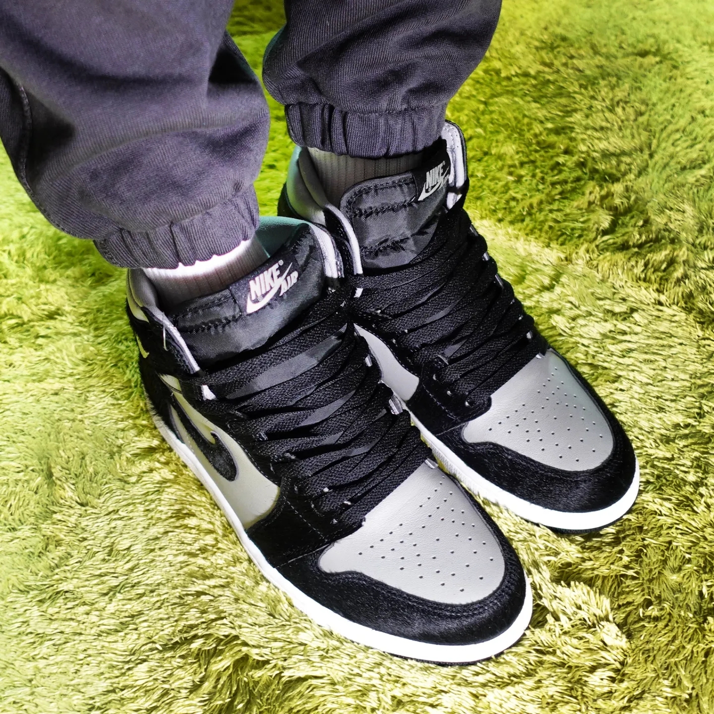 (W) Jordan 1 Retro High OG Medium Grey 착용 스타일 - 2
