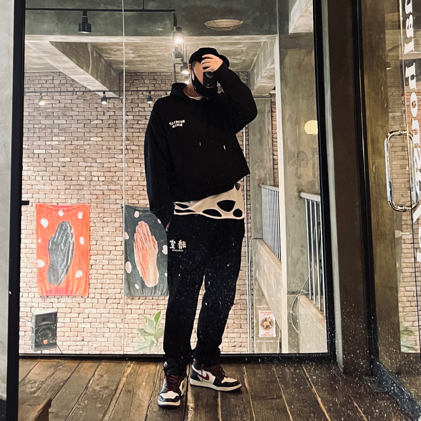 Darkr8m Studio Basic Logo Sweatpants Black, Jordan 1 Retro High OG Gym Red 착용 스타일