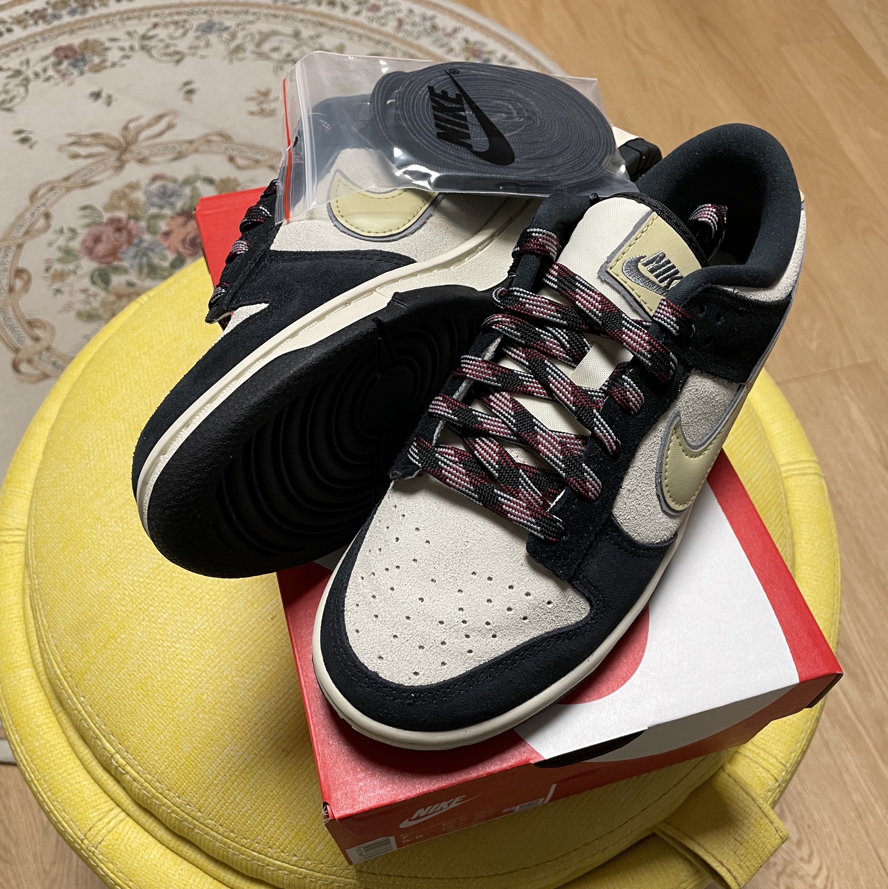 (W) Nike Dunk Low LX Black Suede 착용 스타일 - 2
