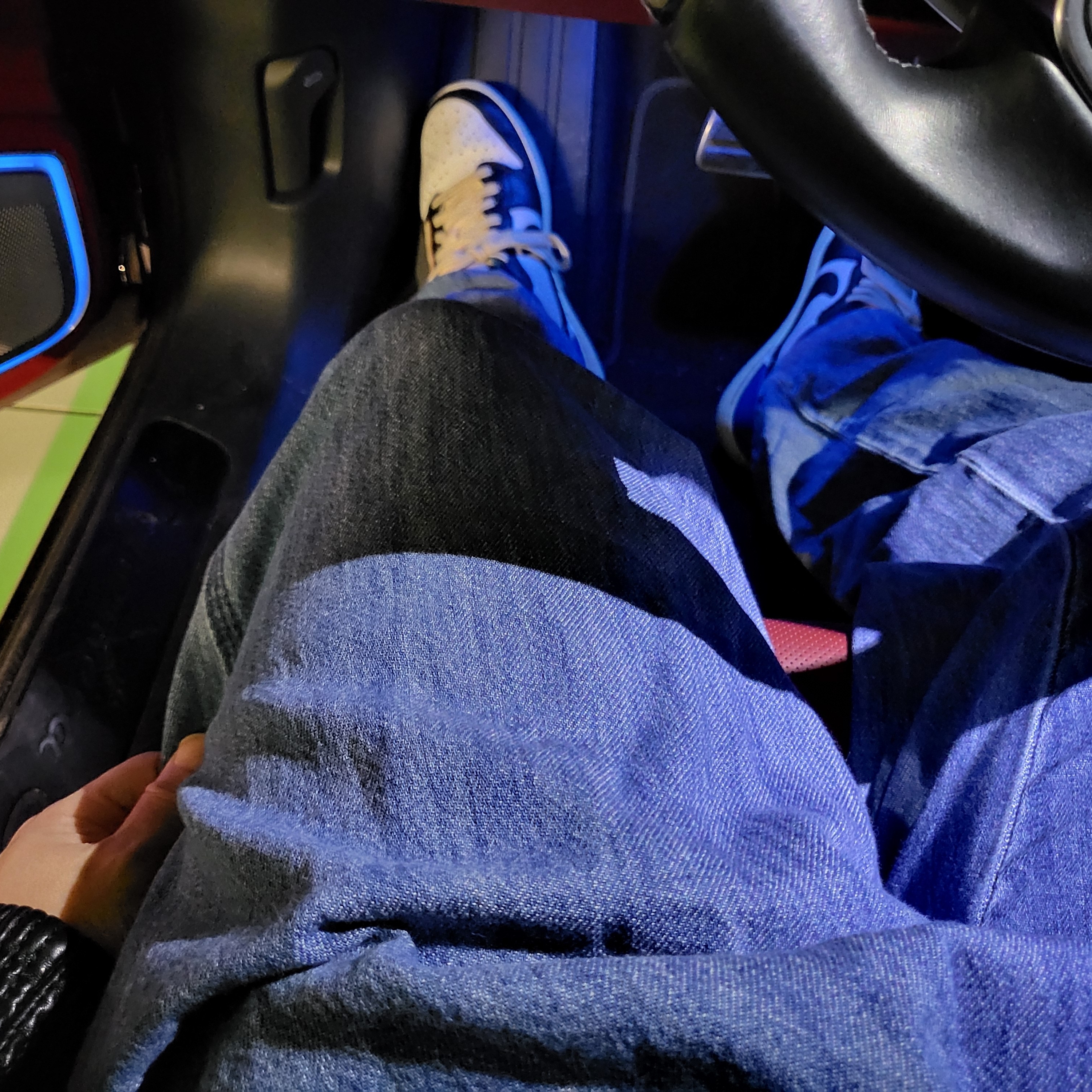 Louis Vuitton Monogram Gradient Hoodie Black, Jordan 1 x Travis Scott x Fragment Retro Low OG SP Military Blue 착용 스타일 - 3