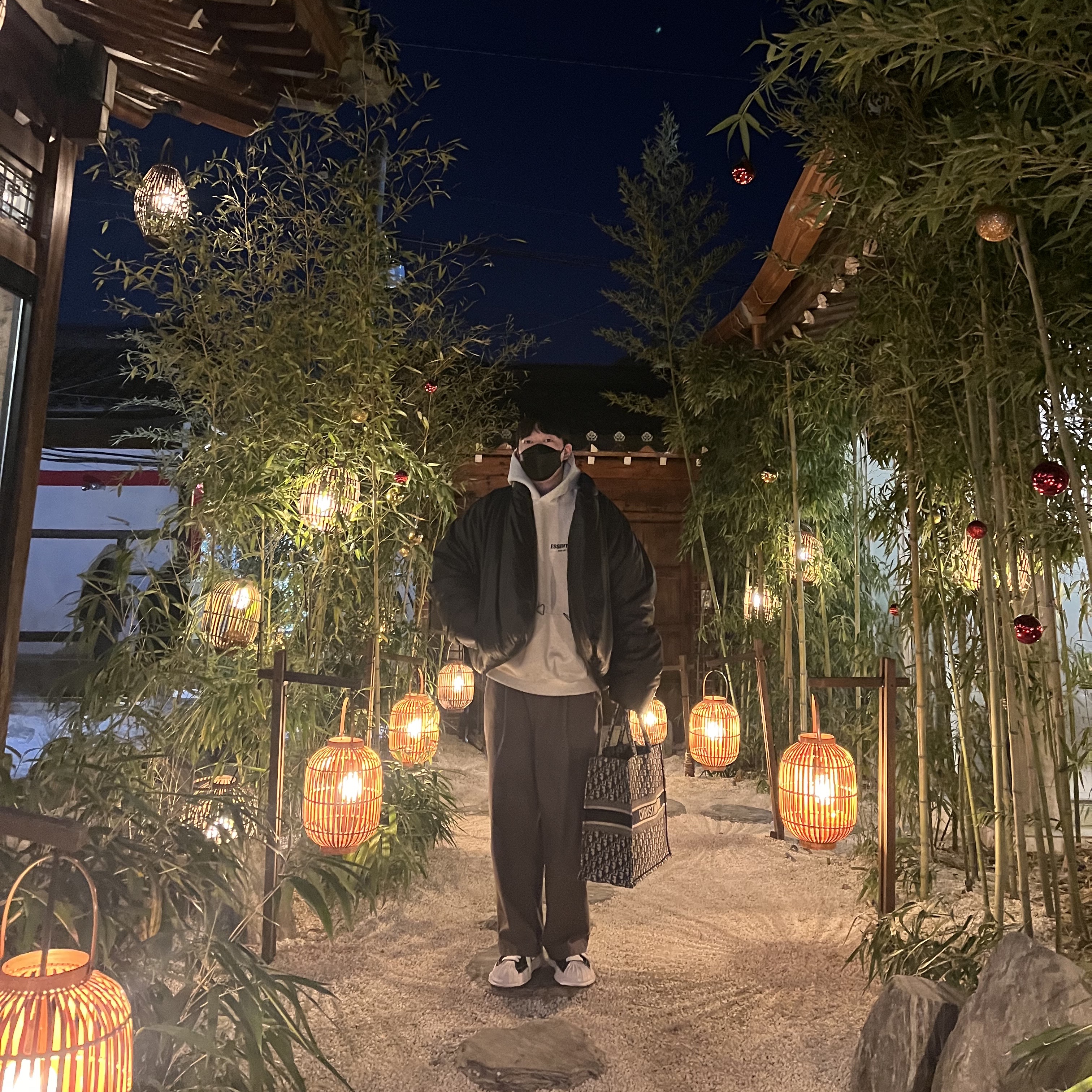 Essentials The Core Collection Hoodie Light Oatmeal, Yeezy Gap Round Jacket Black 착용 스타일 - 1