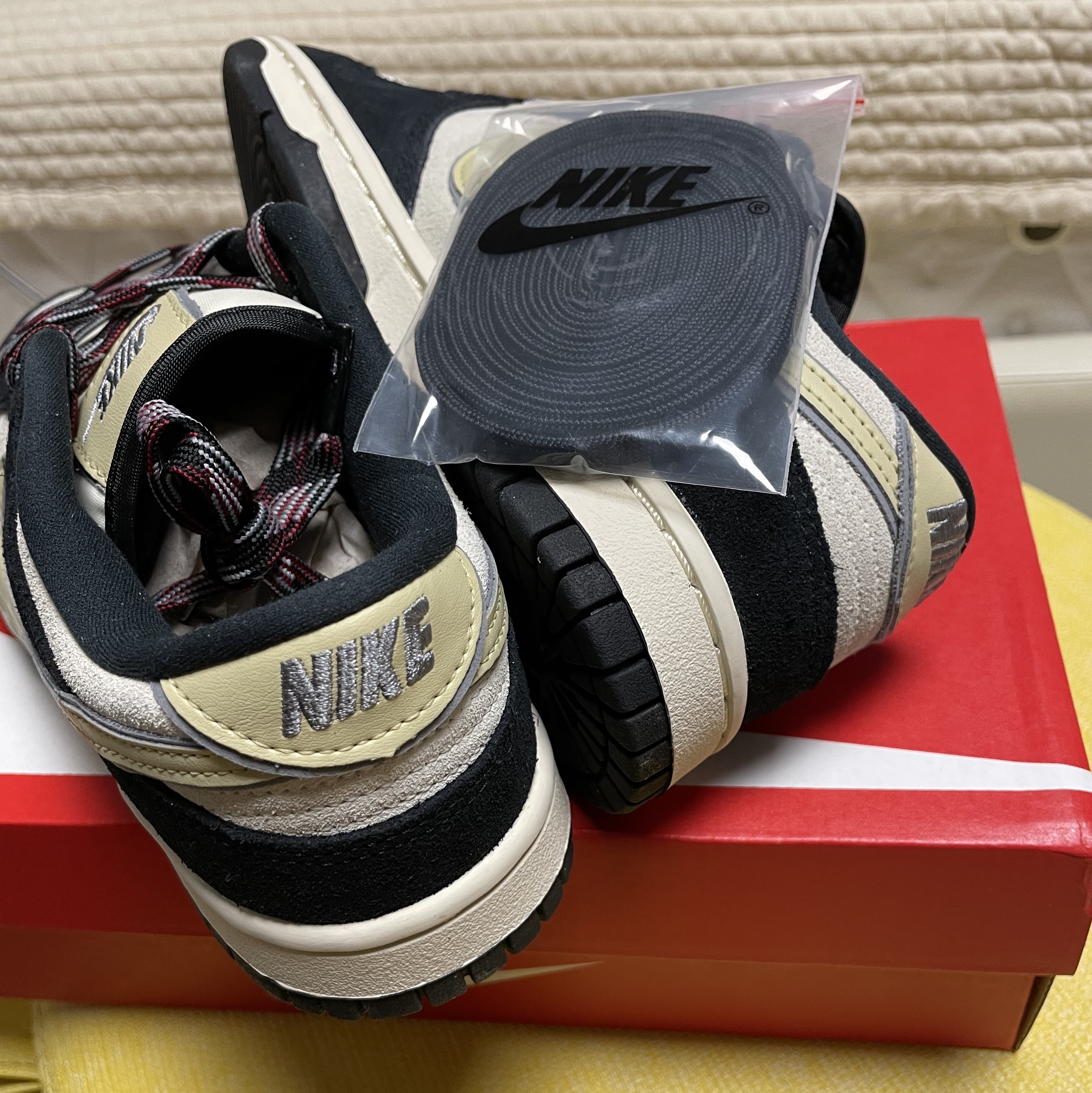 (W) Nike Dunk Low LX Black Suede 착용 스타일 - 3