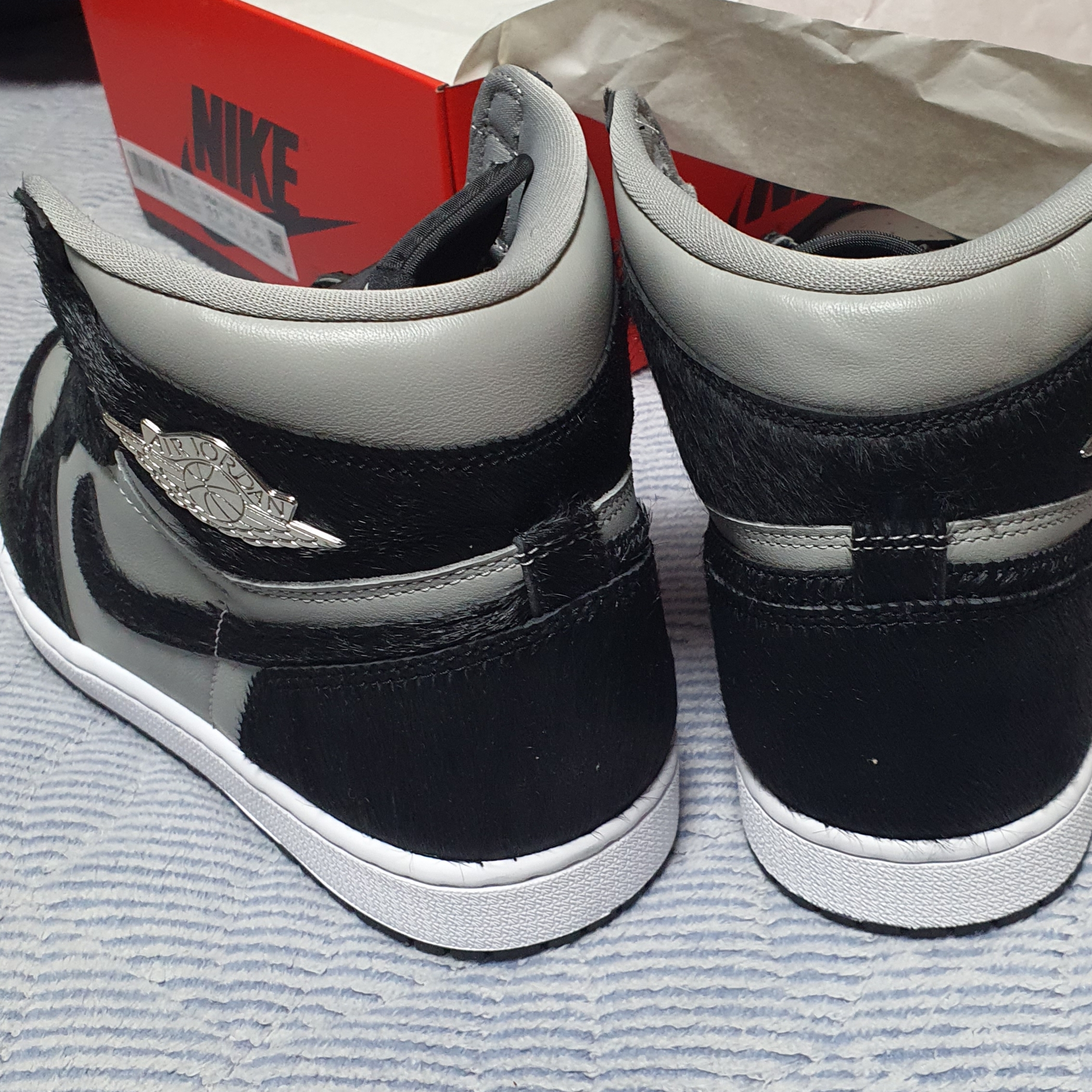 (W) Jordan 1 Retro High OG Medium Grey 착용 스타일 - 3
