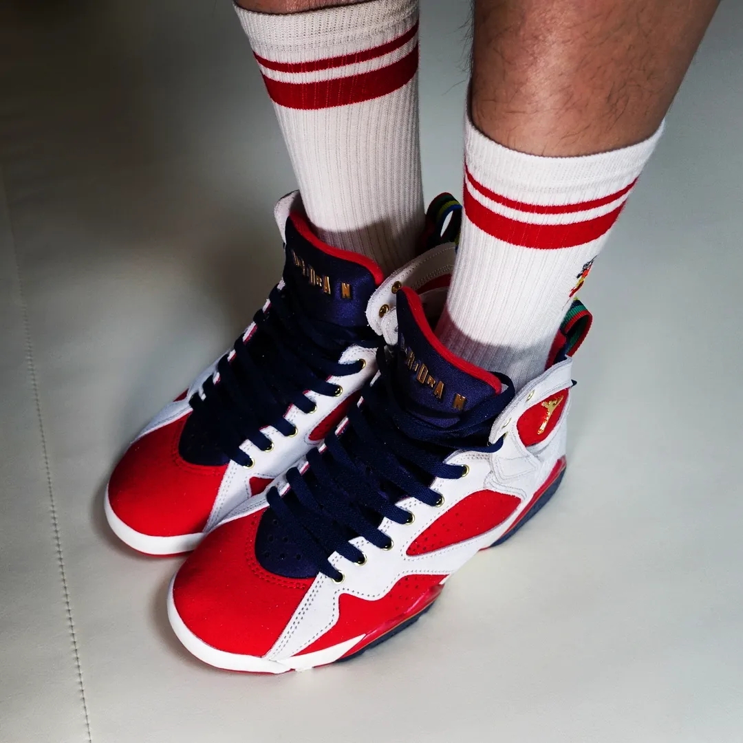 Jordan 7 x Trophy Room Retro SP True Red and Obsidian 착용 스타일 - 2