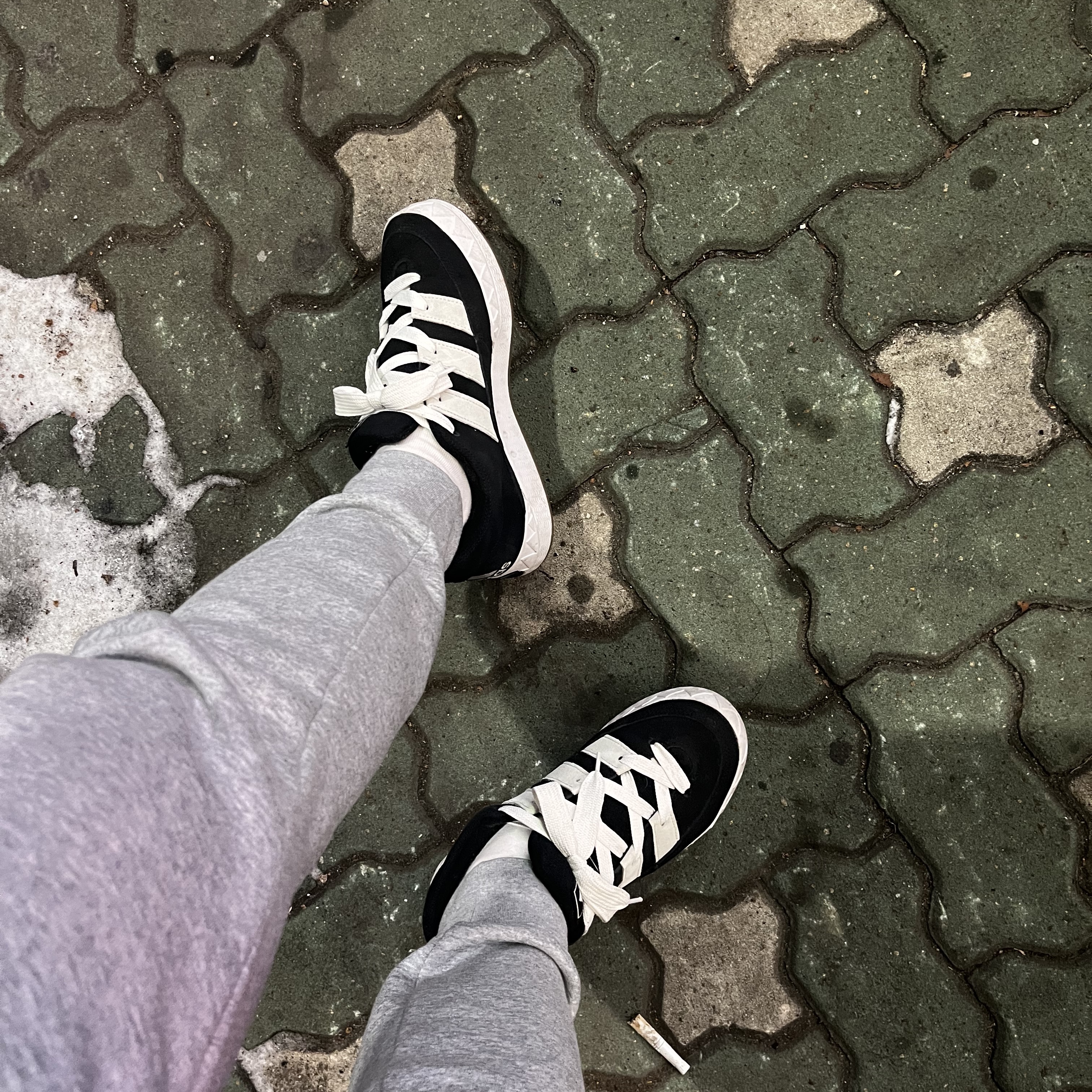 Adidas Adimatic Core Black 착용 스타일 - 1