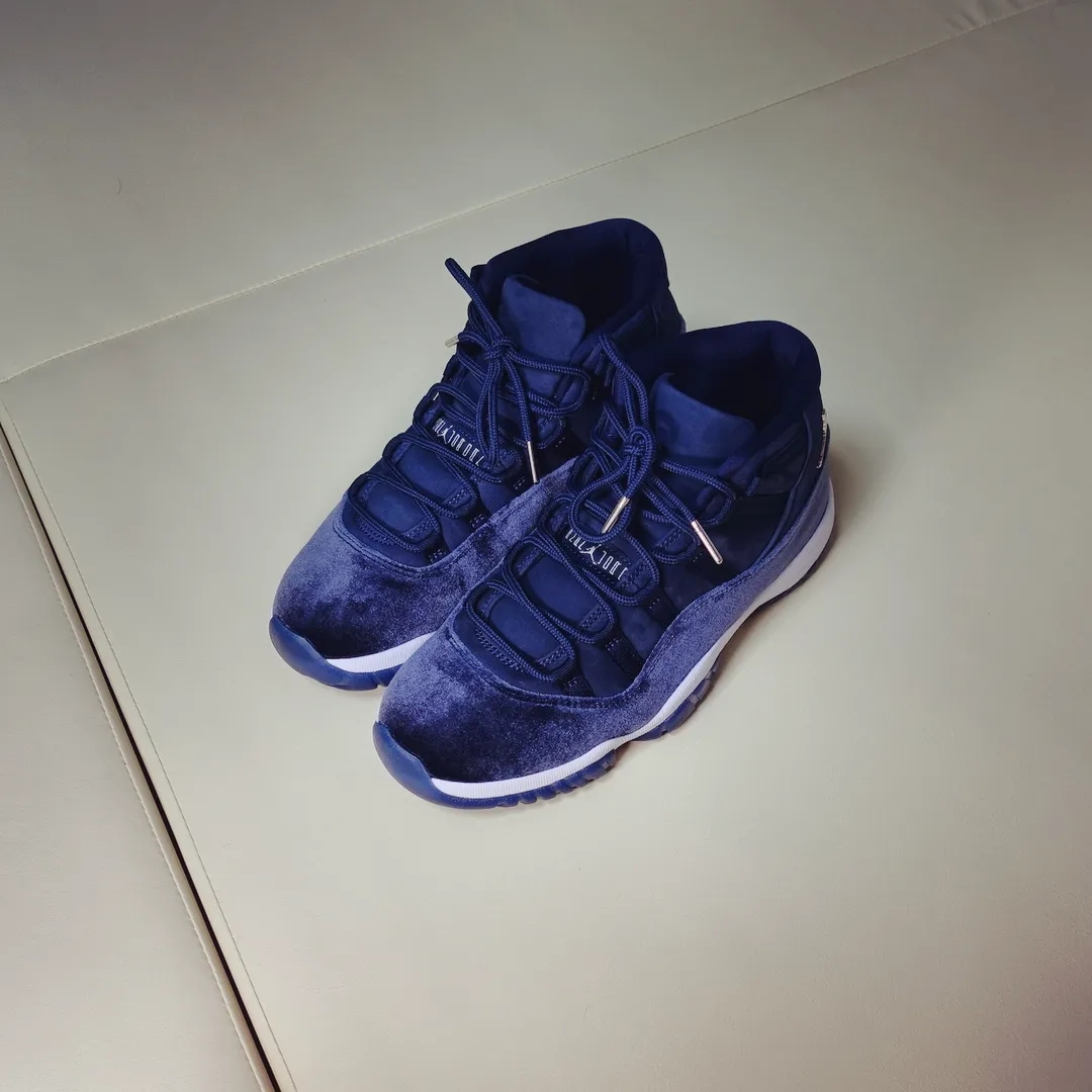 (W) Jordan 11 Retro Midnight Navy 착용 스타일 - 1