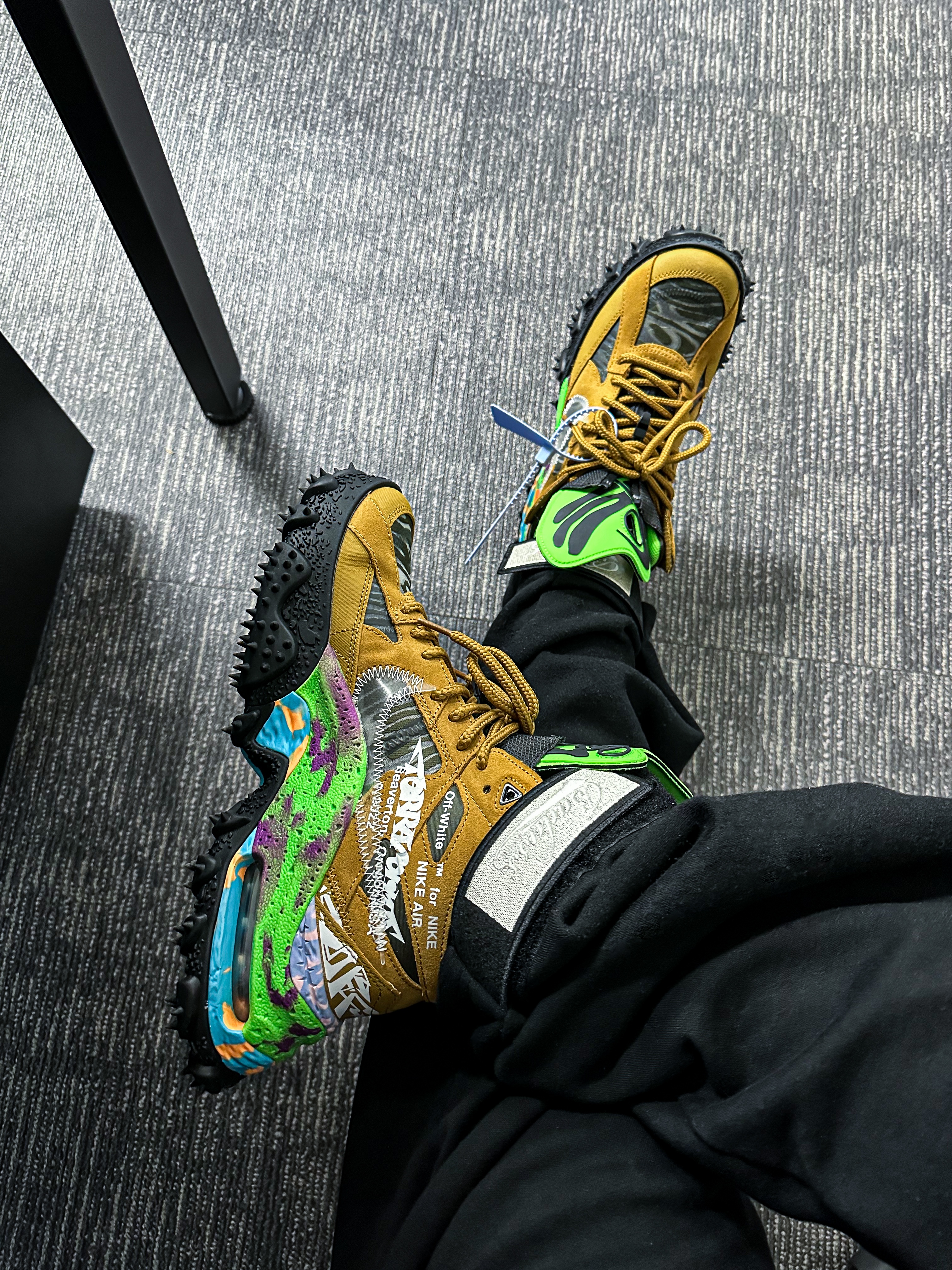 Nike x Off-White Terra Forma Wheat and Green Strike 착용 스타일