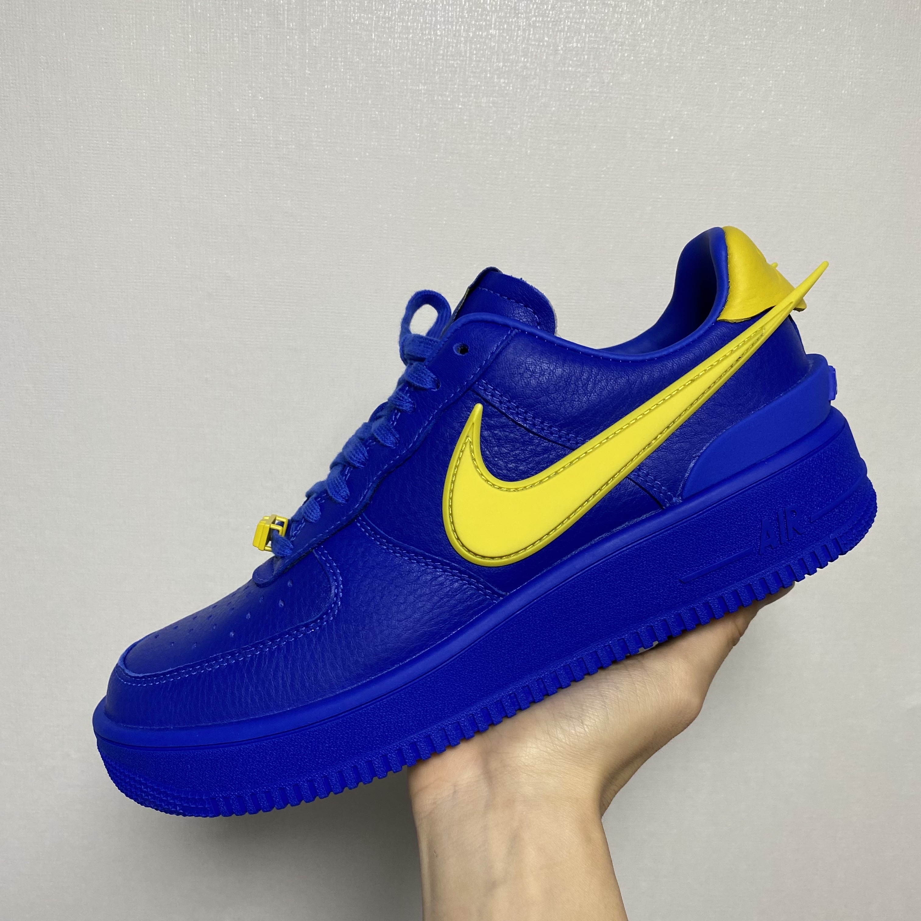 Nike x Ambush Air Force 1 Low SP Game Royal and Vivid Sulfur, Nike x Ambush Air Force 1 Low SP Pine Green and Citron 착용 스타일 - 1