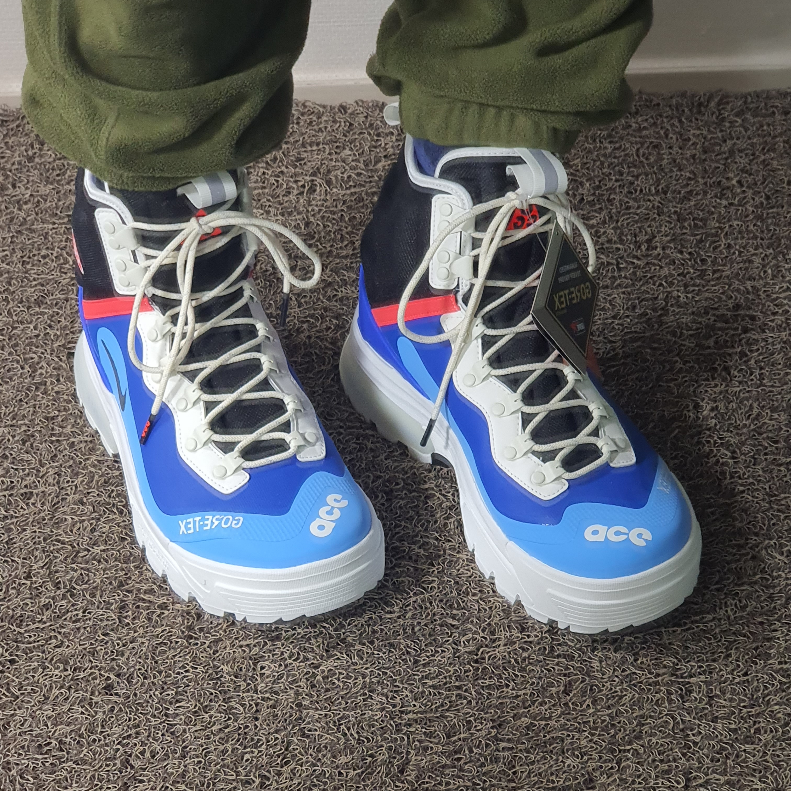 Nike ACG Air Zoom Gaiadome Gore-Tex Hyper Royal 착용 스타일 - 2