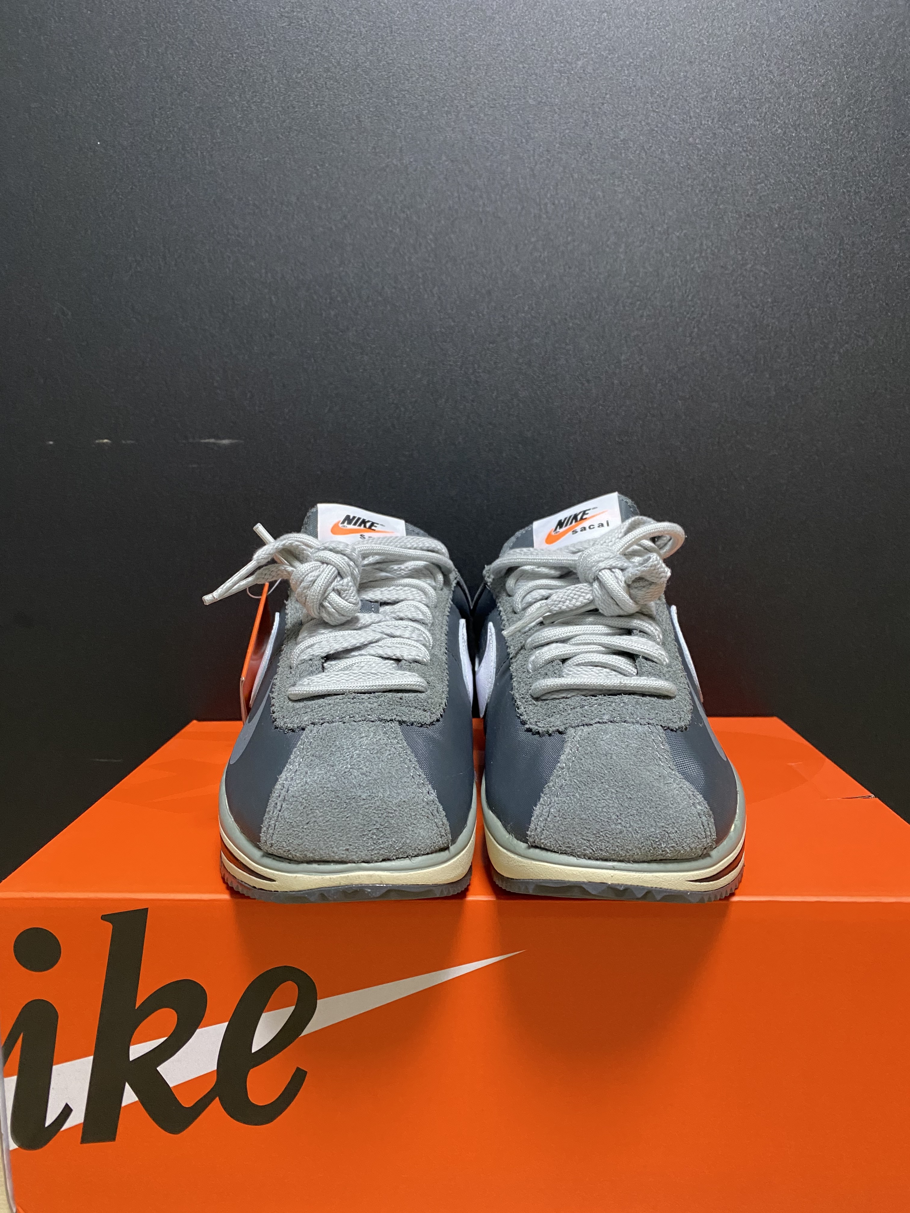 Jordan 1 x Travis Scott Retro Low OG SP Sail and Ridgerock, Nike x Sacai Zoom Cortez SP Iron Grey 착용 스타일 - 3