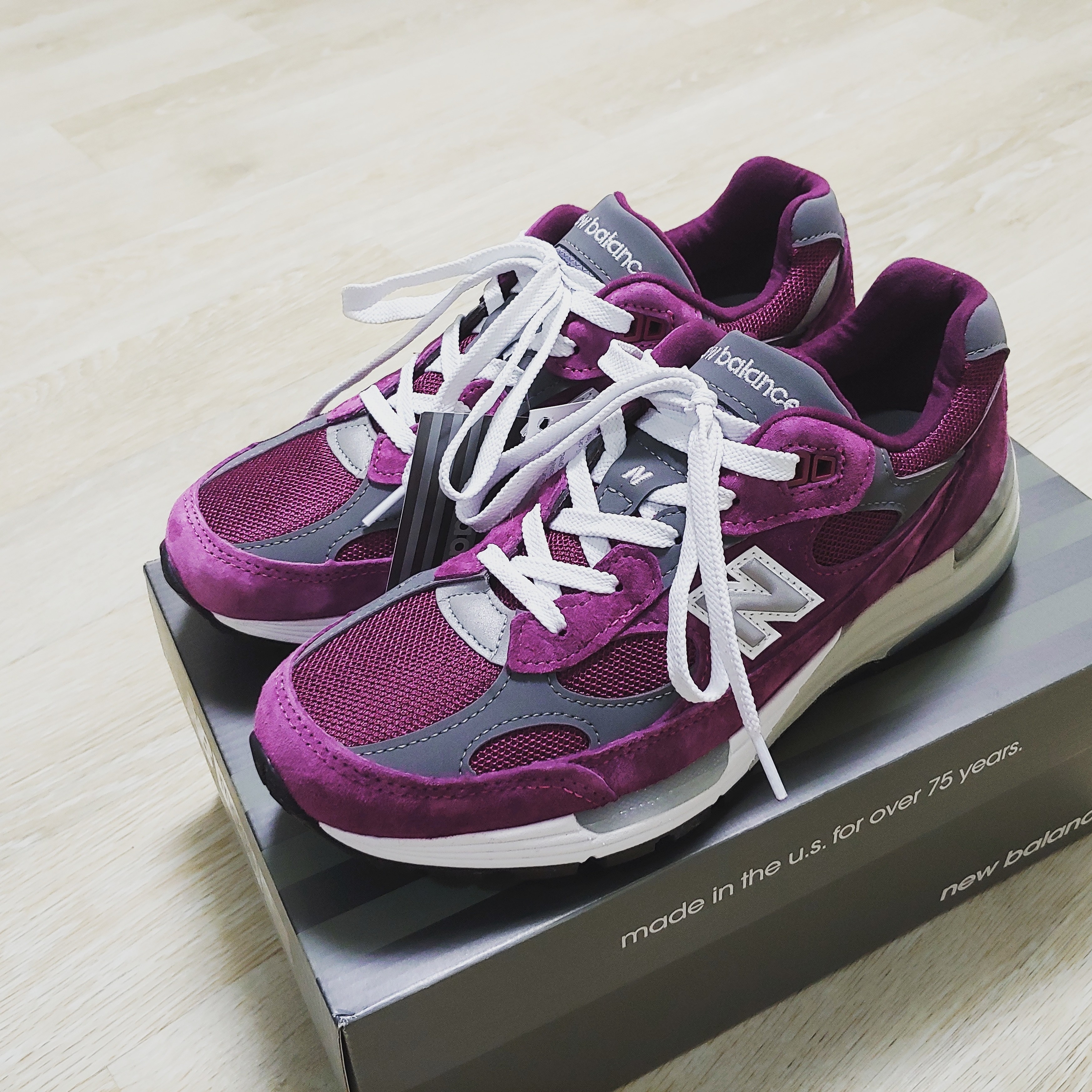 New Balance 992 Made in USA Maroon 착용 스타일