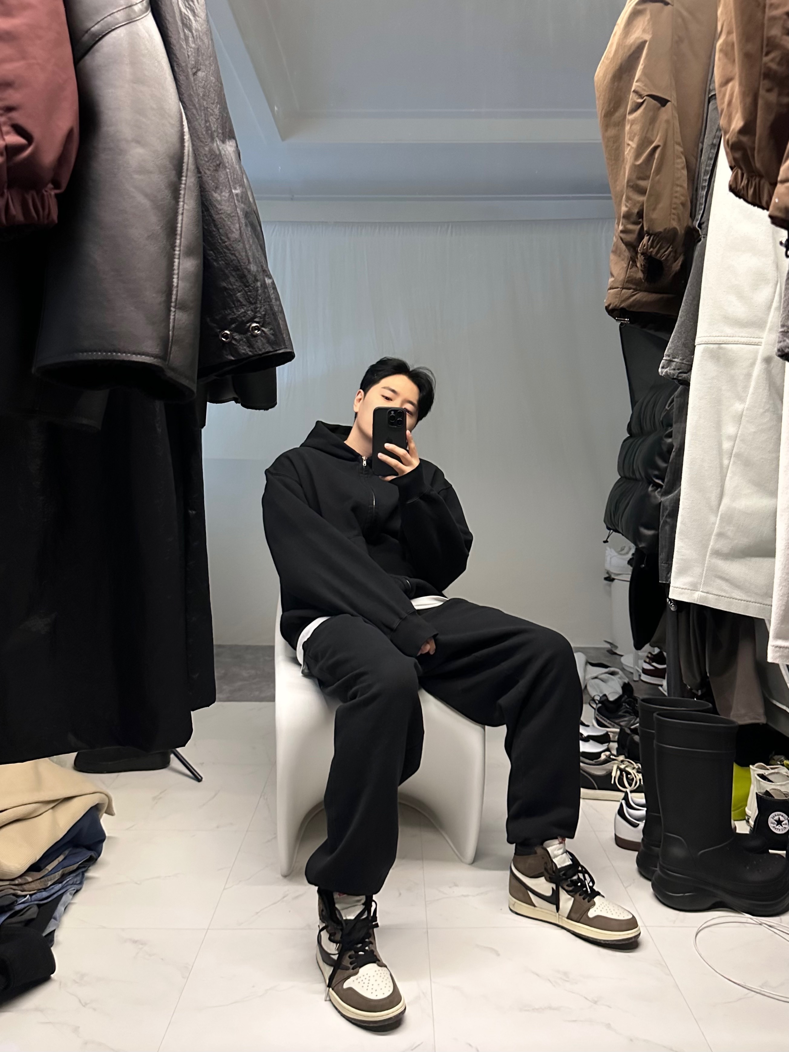 Jordan 1 x Travis Scott Retro High OG SP Mocha 착용 스타일 - 2
