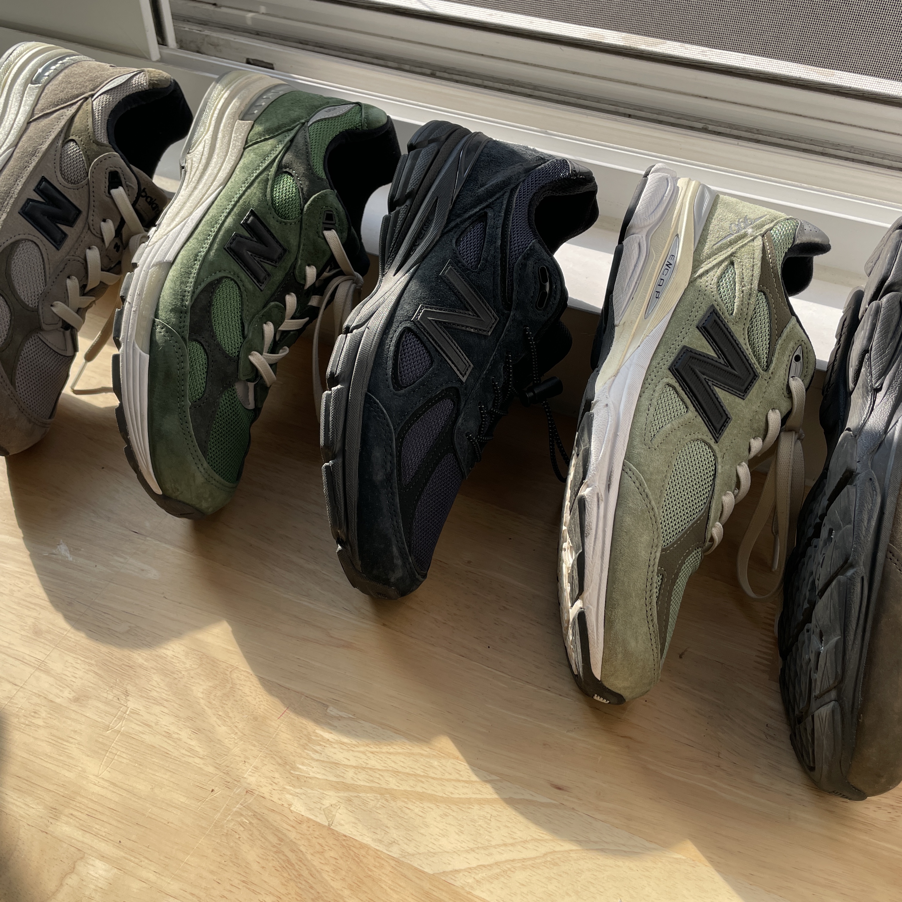 New Balance x JJJJound 990v3 Olive, New Balance x JJJJound 990v3 Brown Black 착용 스타일 - 2