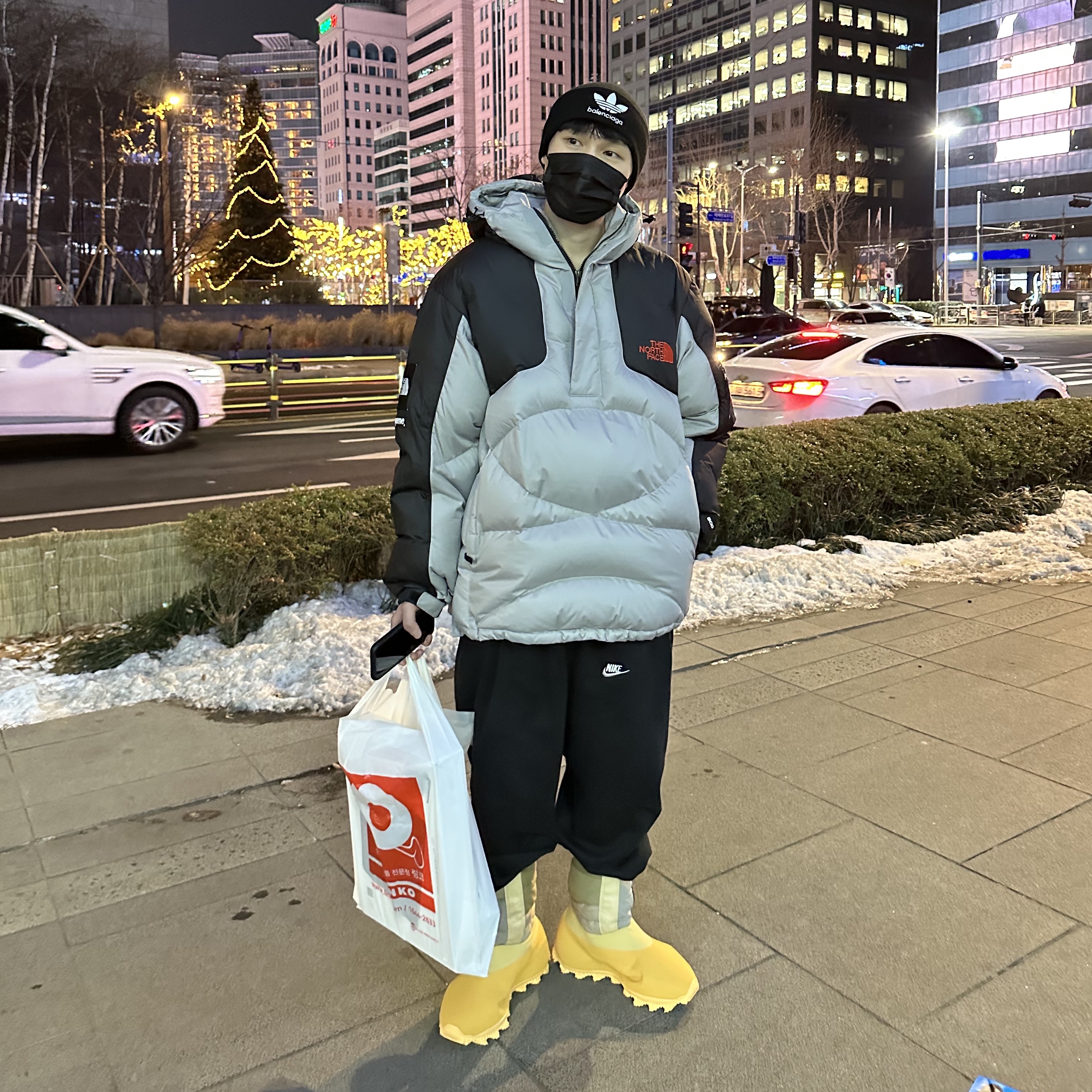 Supreme x The North Face 800-Fill Half Zip Hooded Pullover Grey - 22FW, adidas Yeezy Knit RNR Boot Sulfur 착용 스타일 - 2