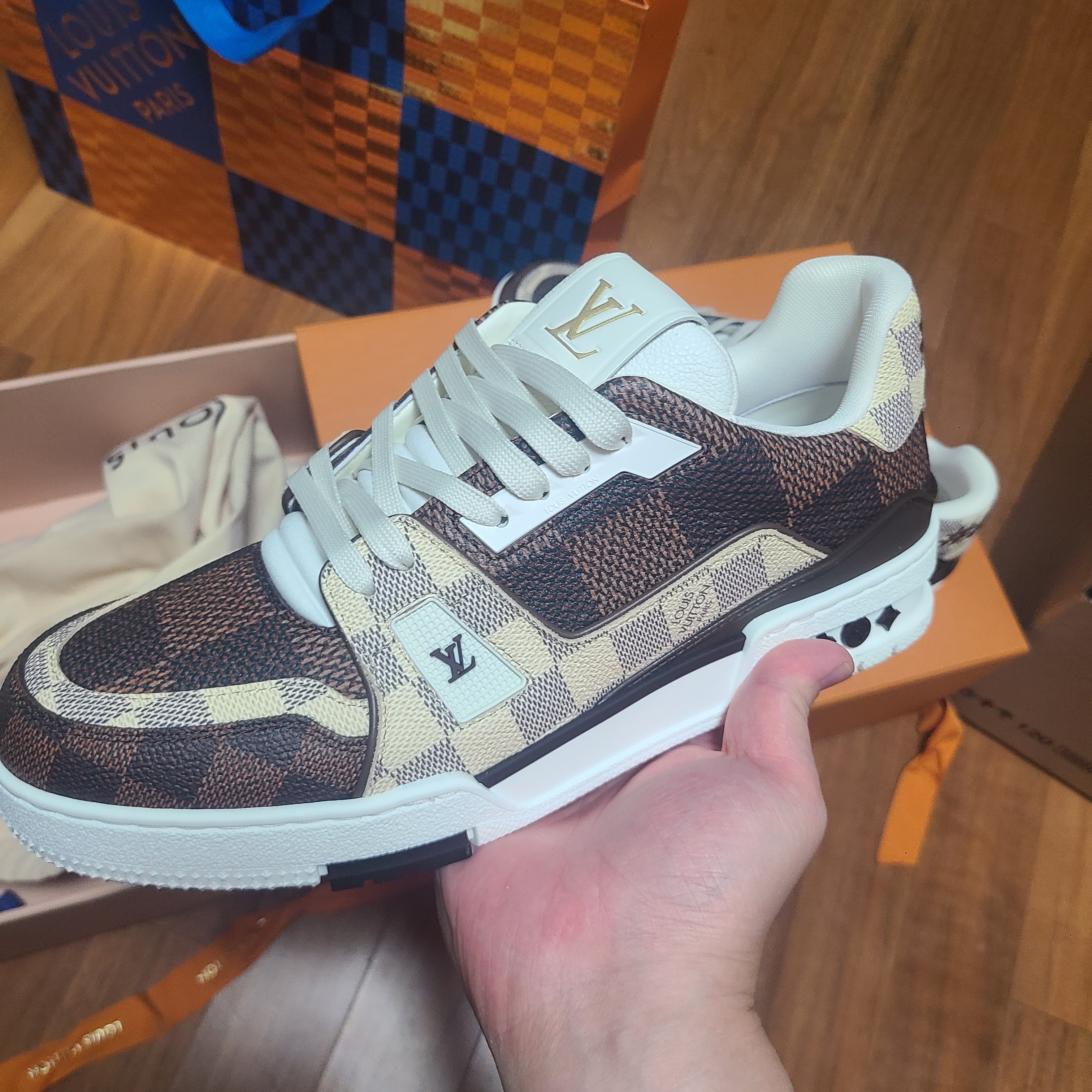 Louis Vuitton LV Trainer Sneakers Damier Ebene 착용 스타일 - 1