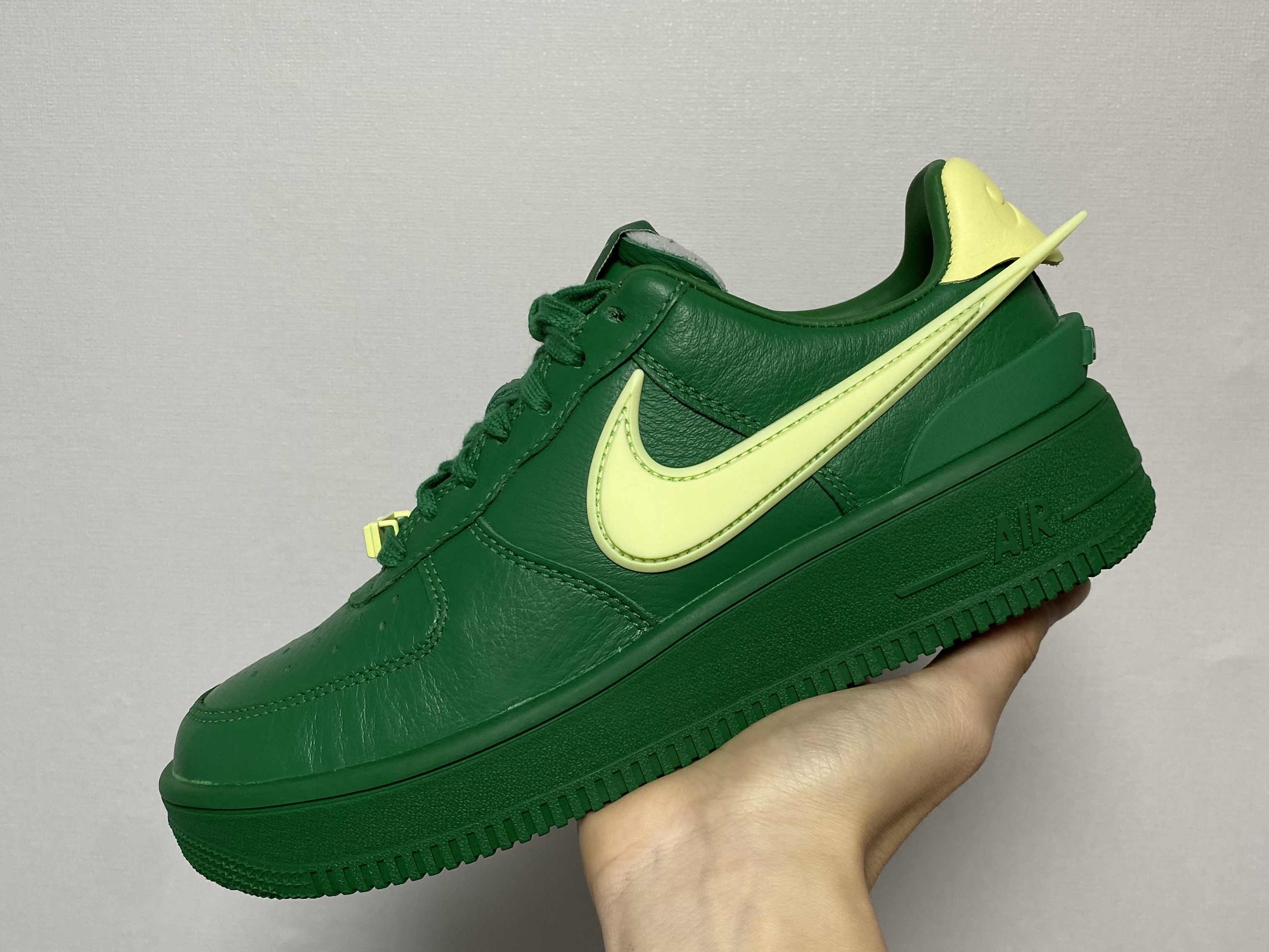 Nike x Ambush Air Force 1 Low SP Pine Green and Citron, Nike x Ambush Air Force 1 Low SP Game Royal and Vivid Sulfur 착용 스타일 - 1