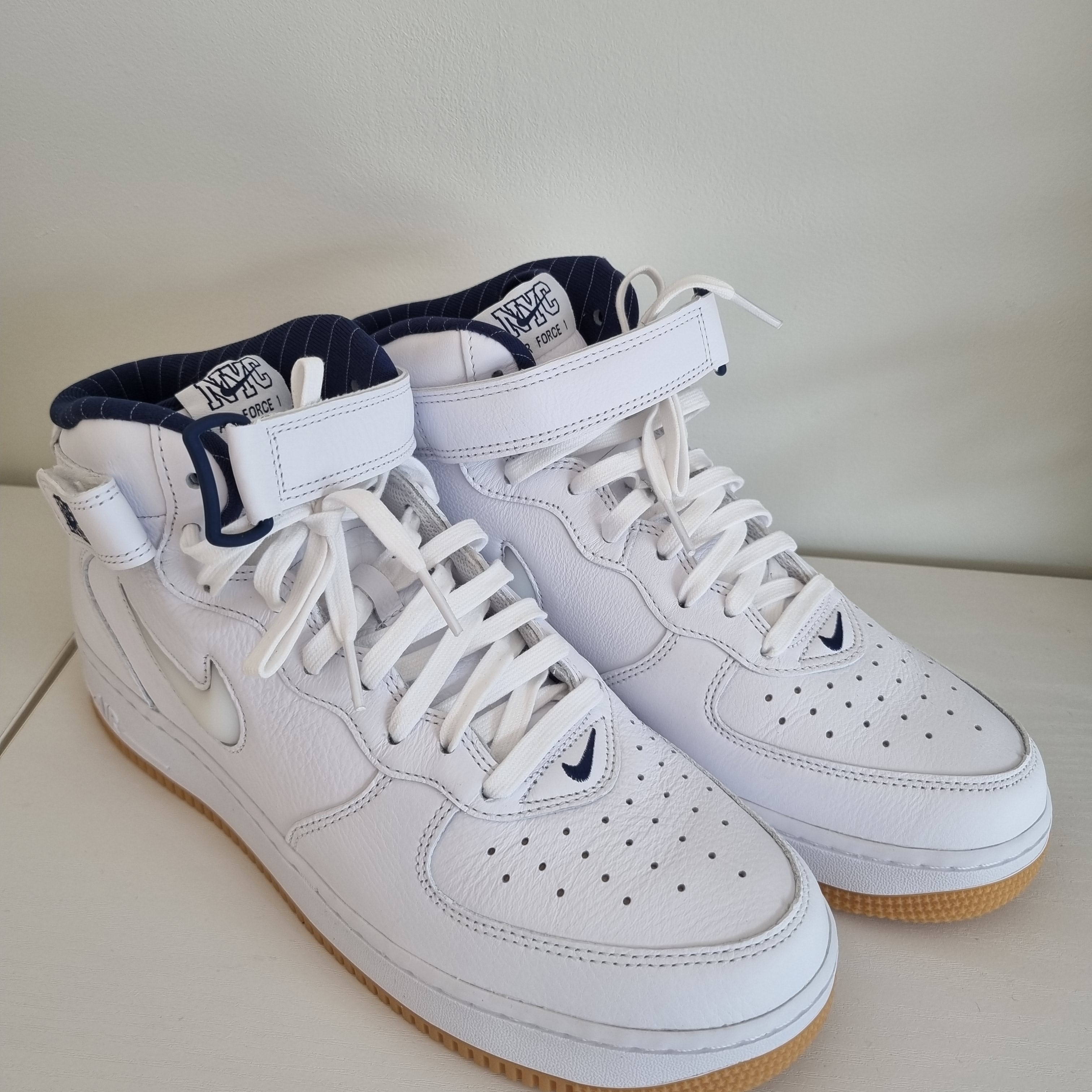 Nike Air Force 1 Mid QS NYC White Midnight Navy 착용 스타일 - 1