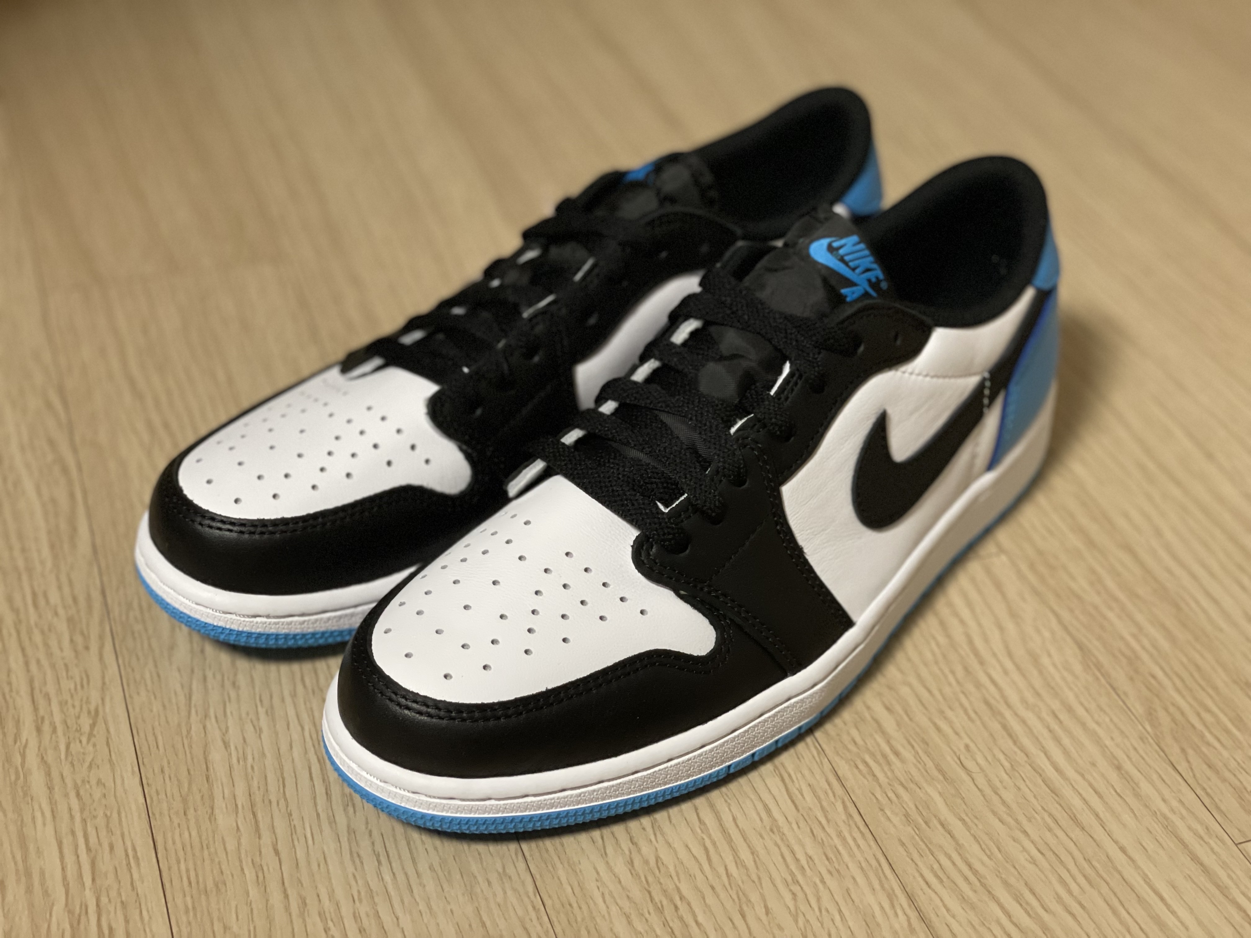 Jordan 1 Retro Low OG Black and Dark Powder Blue 착용 스타일