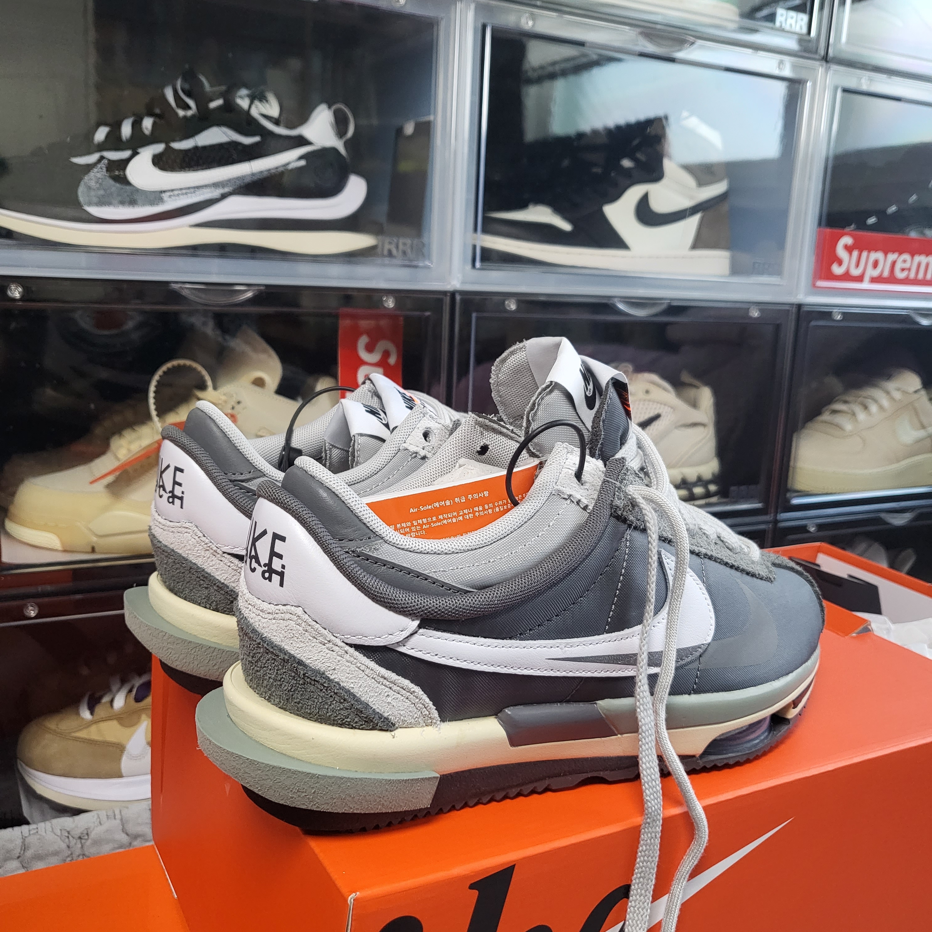 Nike x Sacai Zoom Cortez SP Iron Grey, (W) Jordan 4 x Off-White Retro SP Sail 착용 스타일 - 2