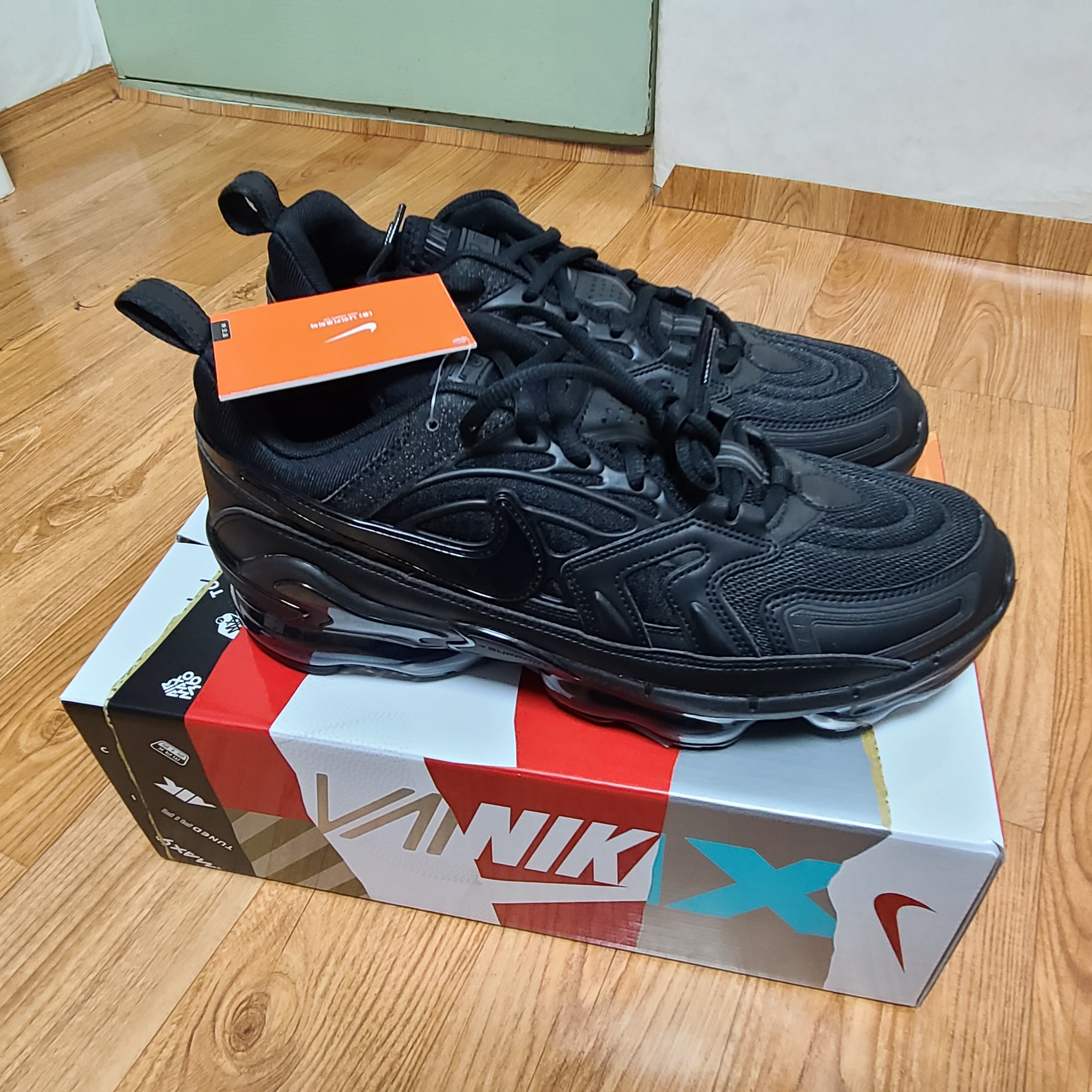 Nike Air VaporMax EVO Triple Black 착용 스타일 - 2