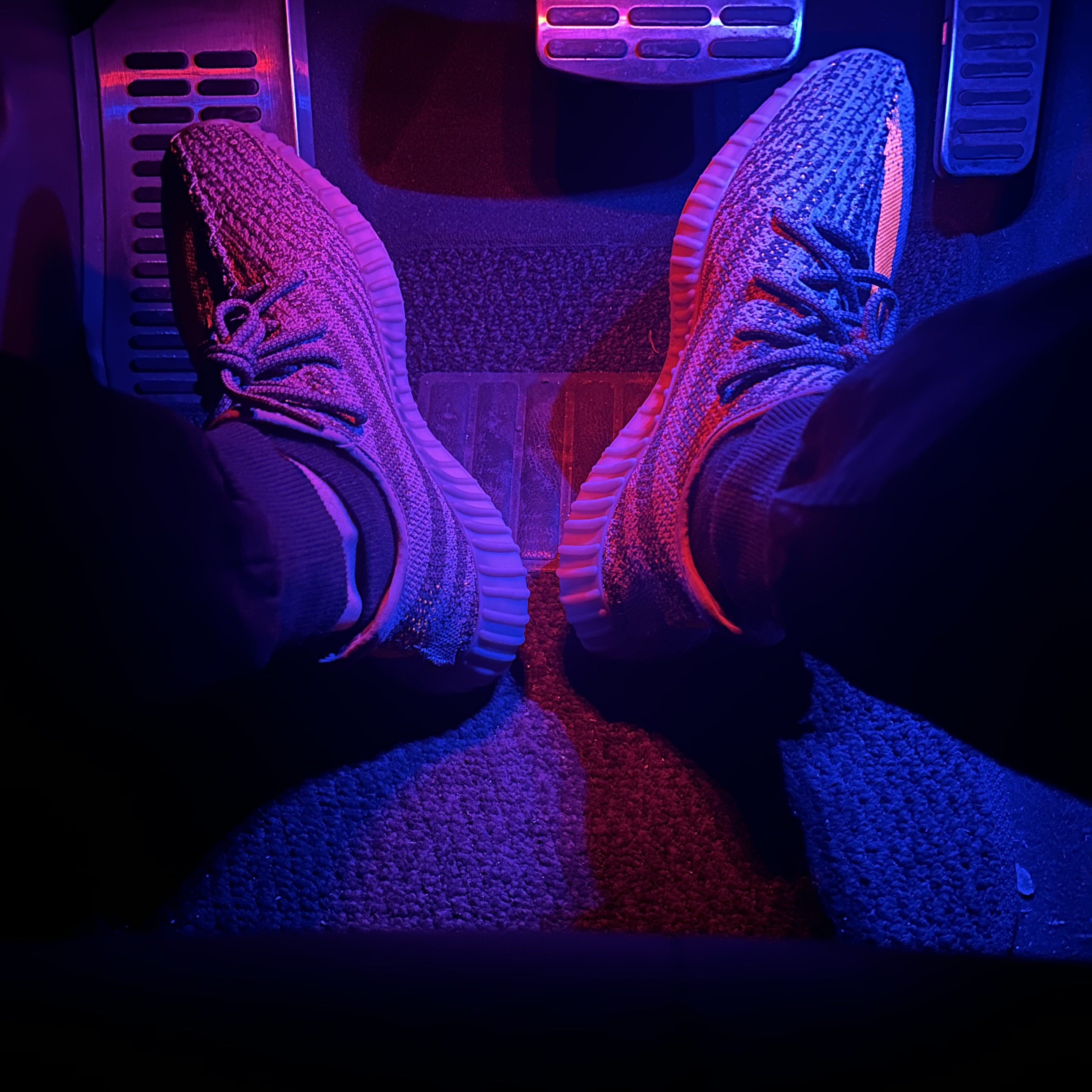 Adidas Yeezy Boost 350 V2 Beluga - Reflective 착용 스타일
