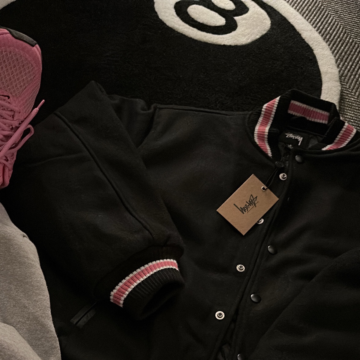 Stussy S Talk Melton Varsity Jacket Black, Stussy 8 Ball Rug Black 착용 스타일 - 1