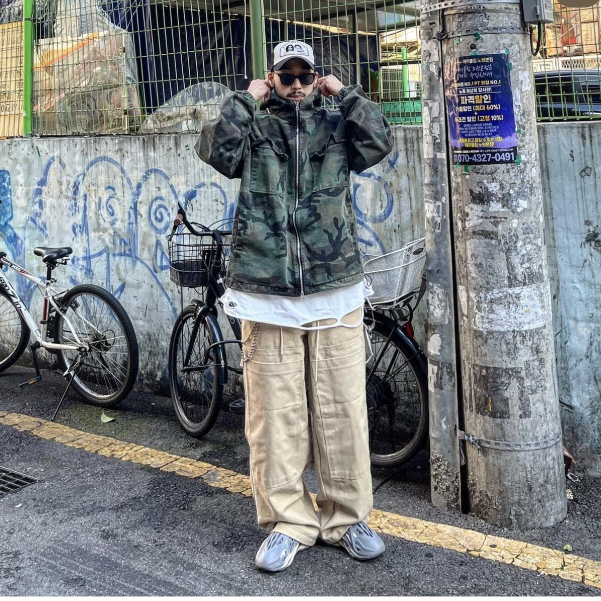 Adidas Yeezy Foam RNNR MXT Moon Gray 착용 스타일 - 1