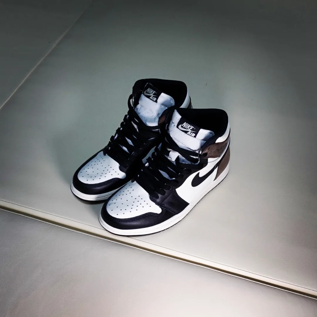 Jordan 1 Retro High OG Black Mocha 착용 스타일 - 1