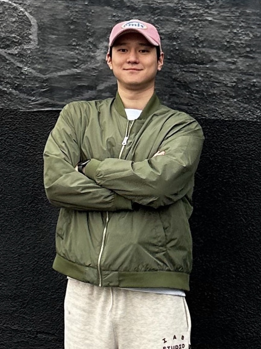 IAB Studio Sweatpants Oatmeal Burgundy - 22SS 착용 스타일 - 2