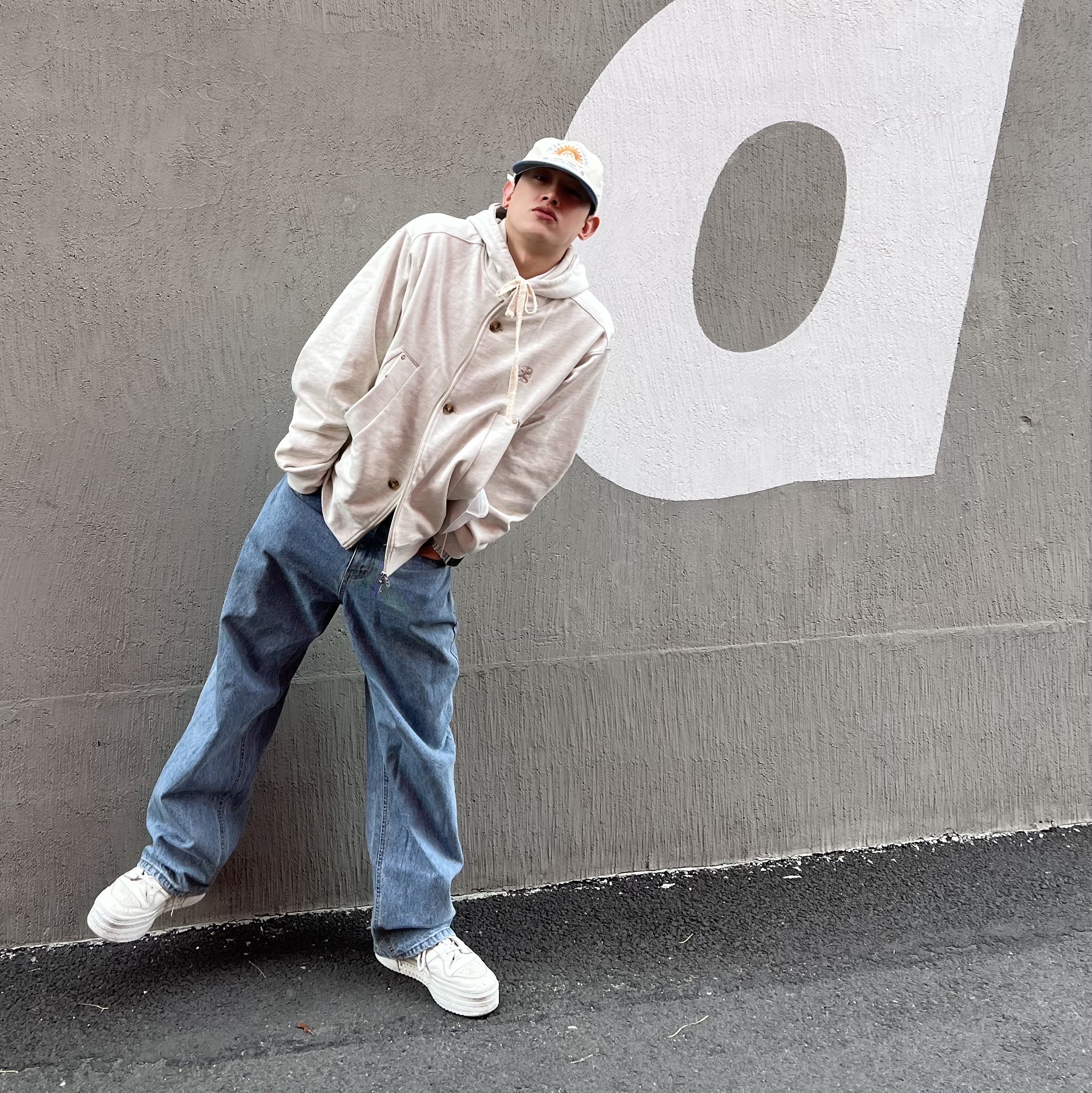 (W) Adidas Triple Platforum Hi Off White 착용 스타일 - 2