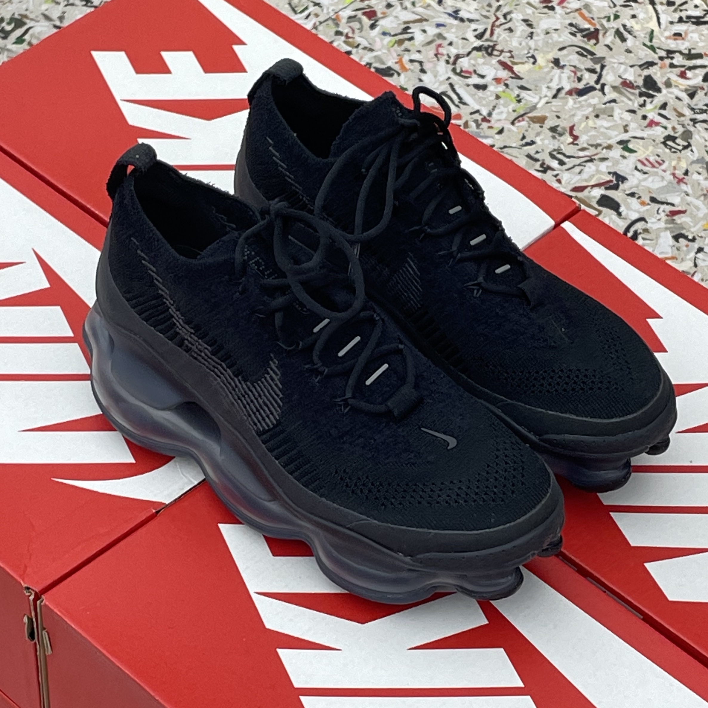 Nike Air Max Scorpion Flyknit Black Anthracite 착용 스타일